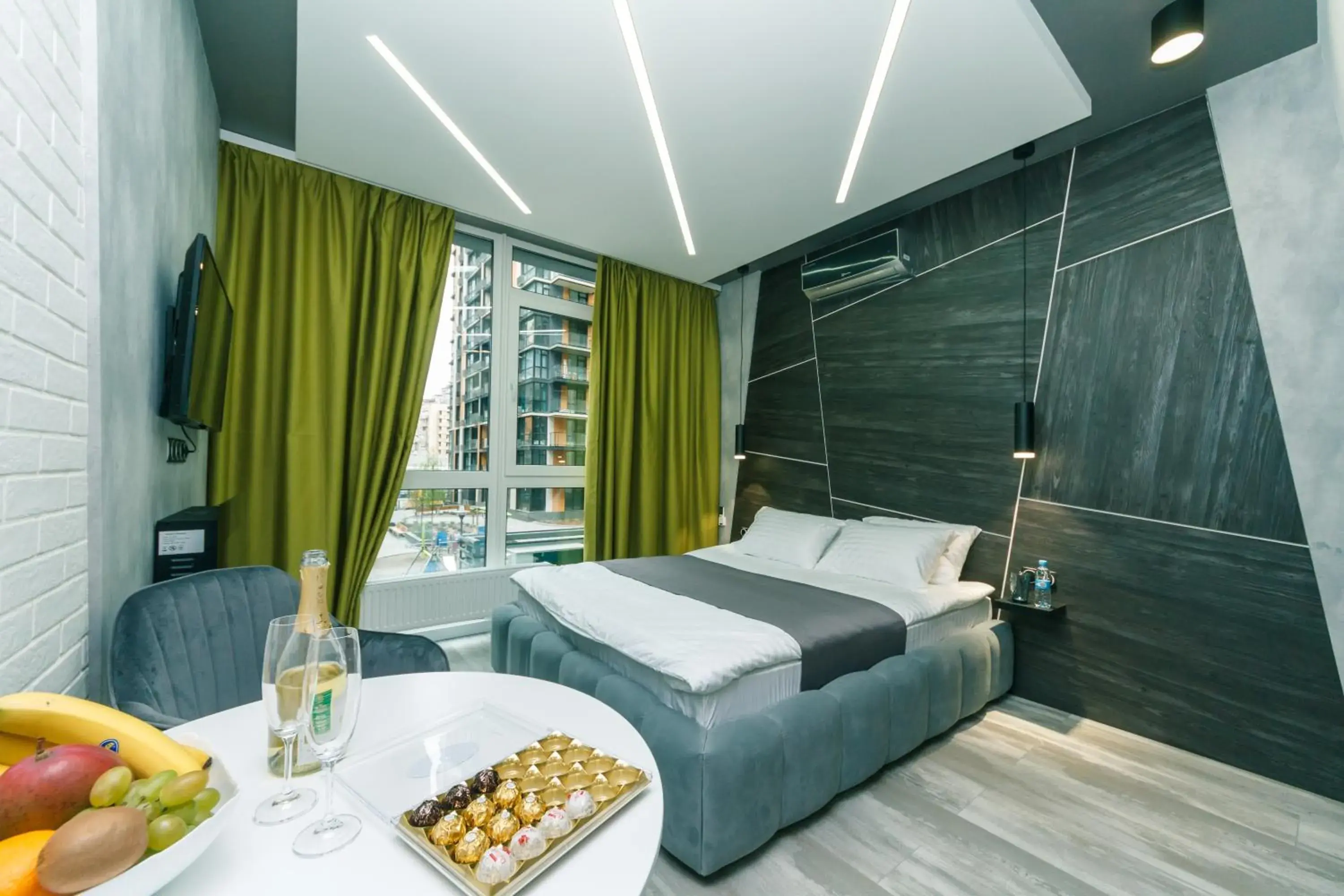 Suite with Spa Bath in Luxury Apartments Suite with Spa Bath in Luxury Apartments
