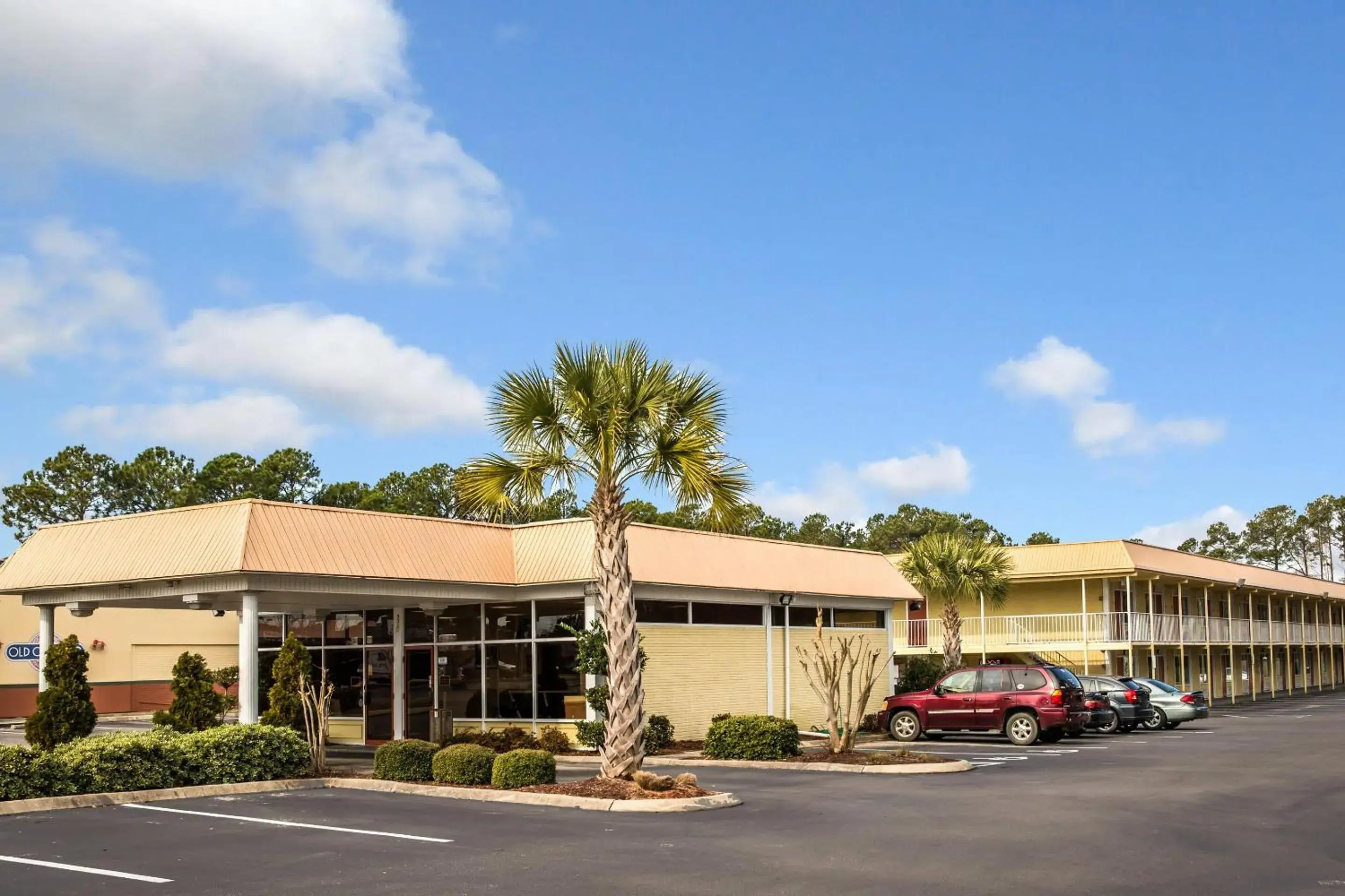 Property building in Rodeway Inn & Suites Wilmington North Property building in Rodeway Inn & Suites Wilmington North