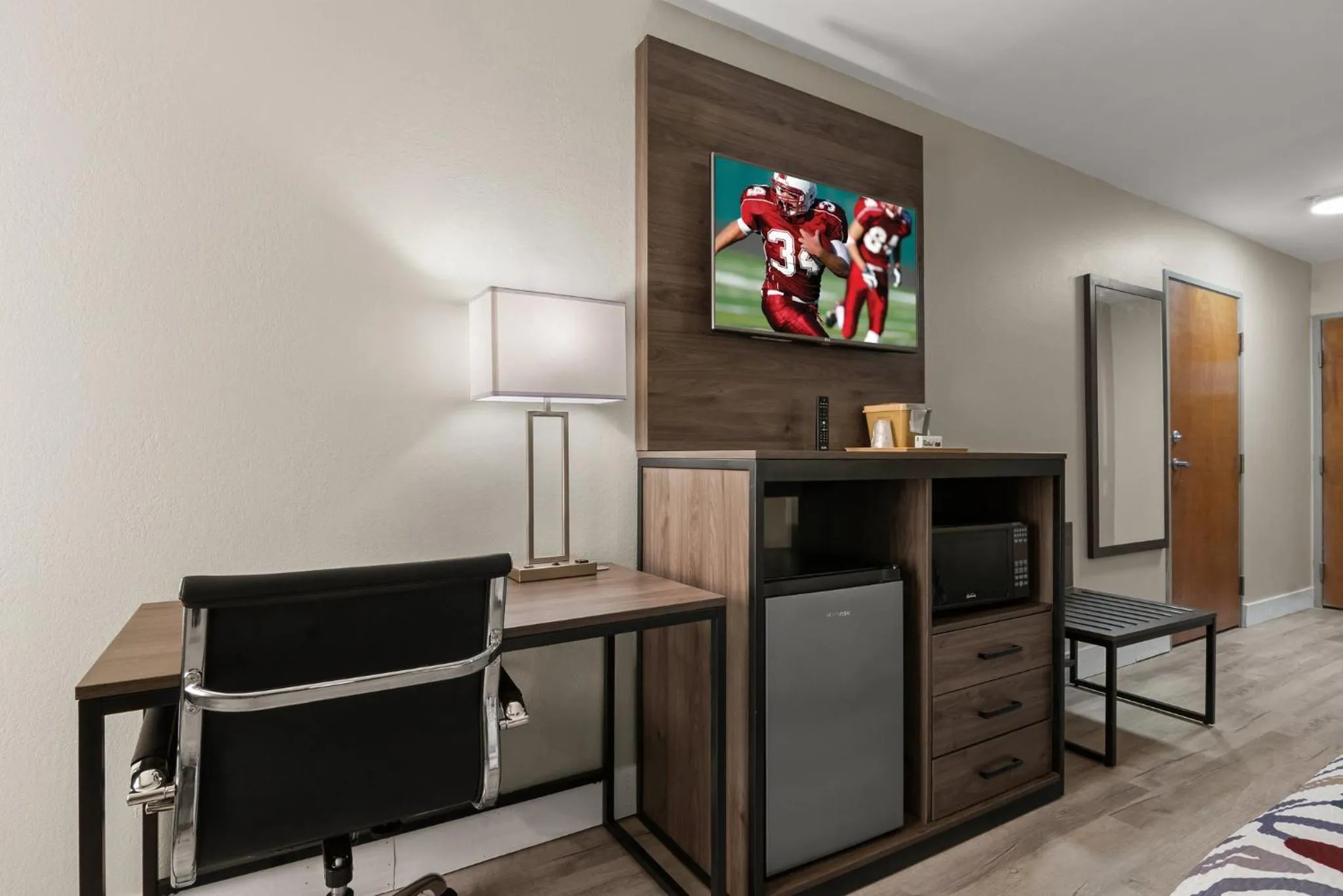 Photo of the whole room in Red Roof Inn Washington, NC