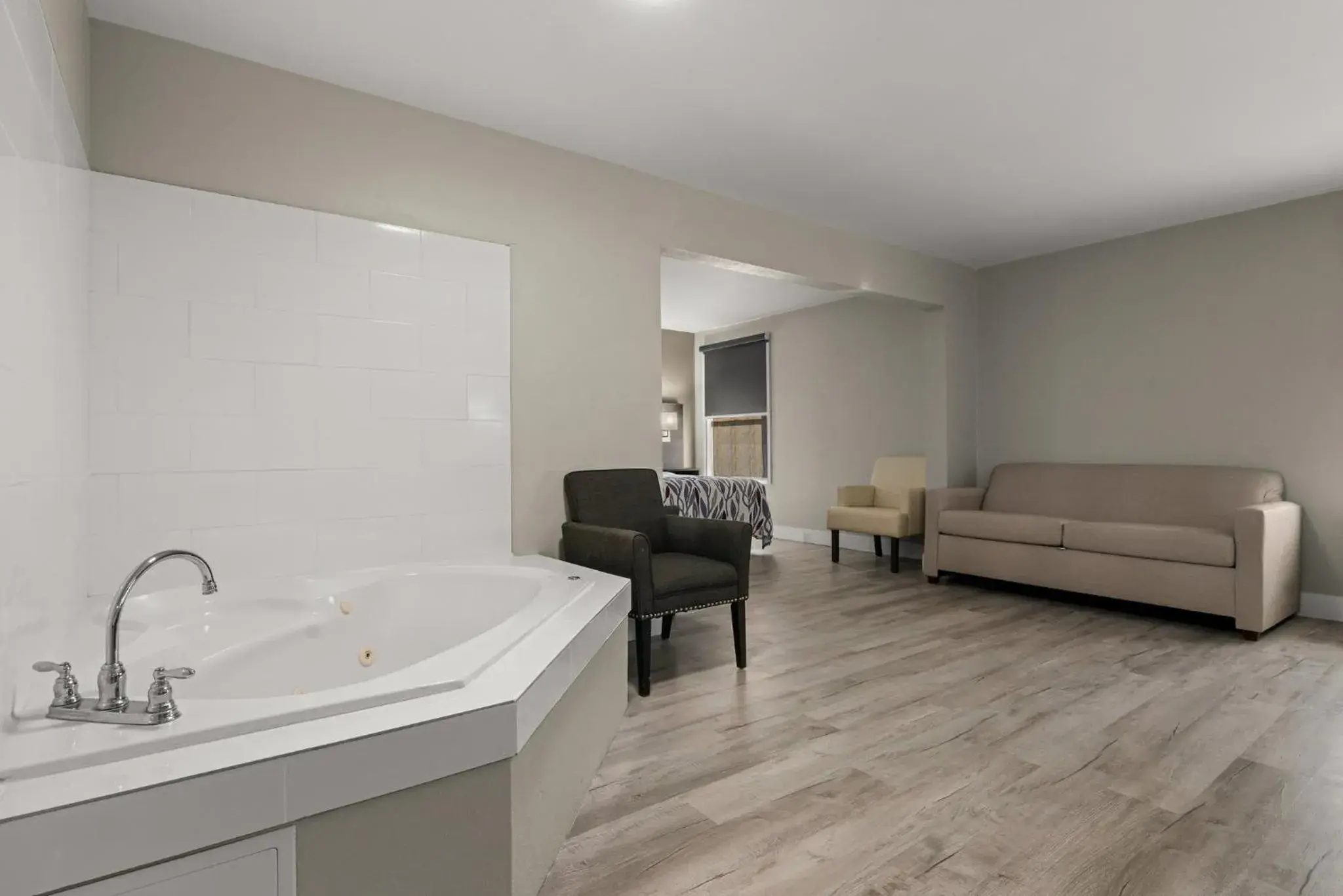 Bedroom in Red Roof Inn Washington, NC Bedroom in Red Roof Inn Washington, NC