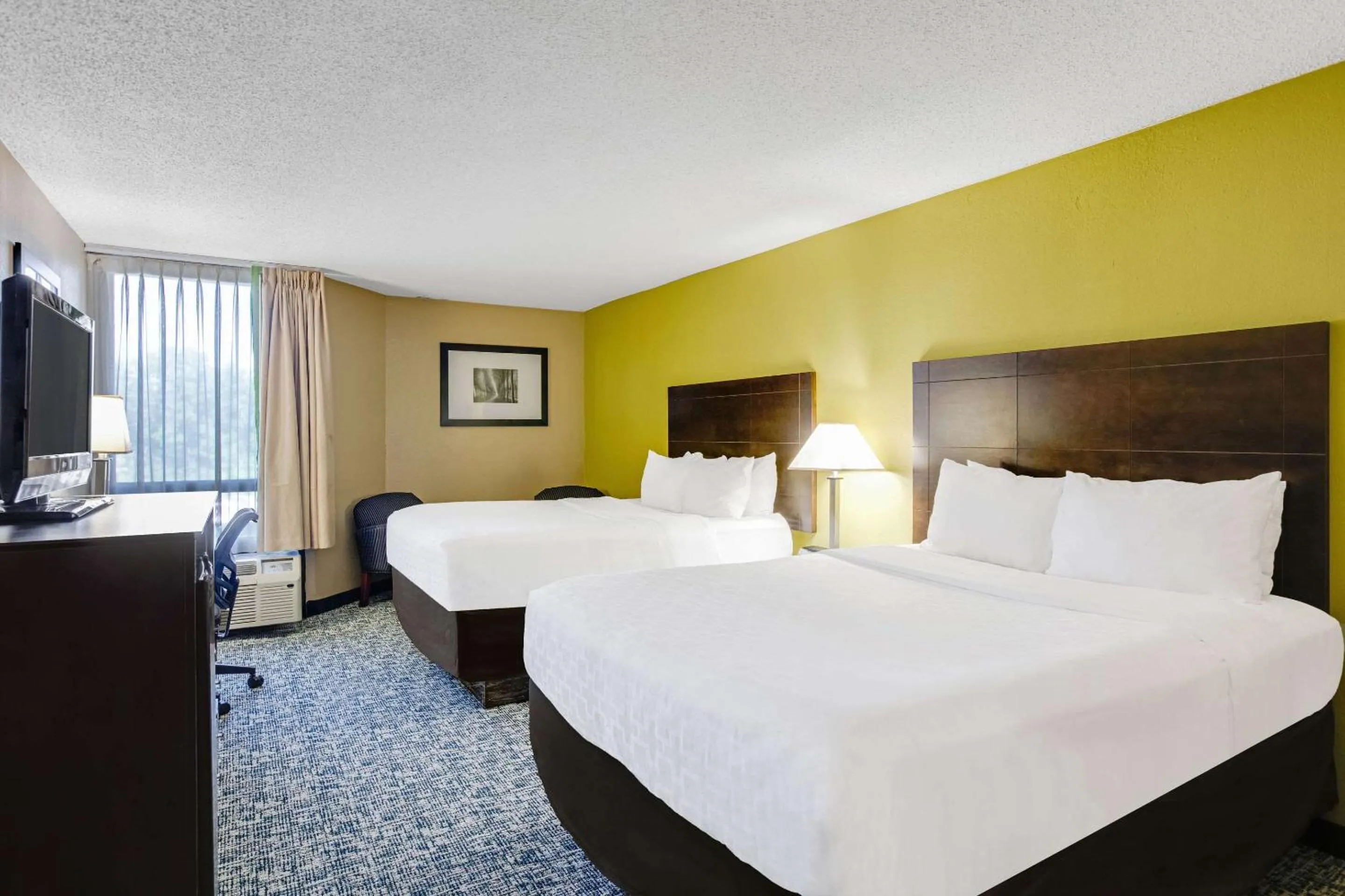 Bedroom, Bed in Clarion Inn Asheville Airport