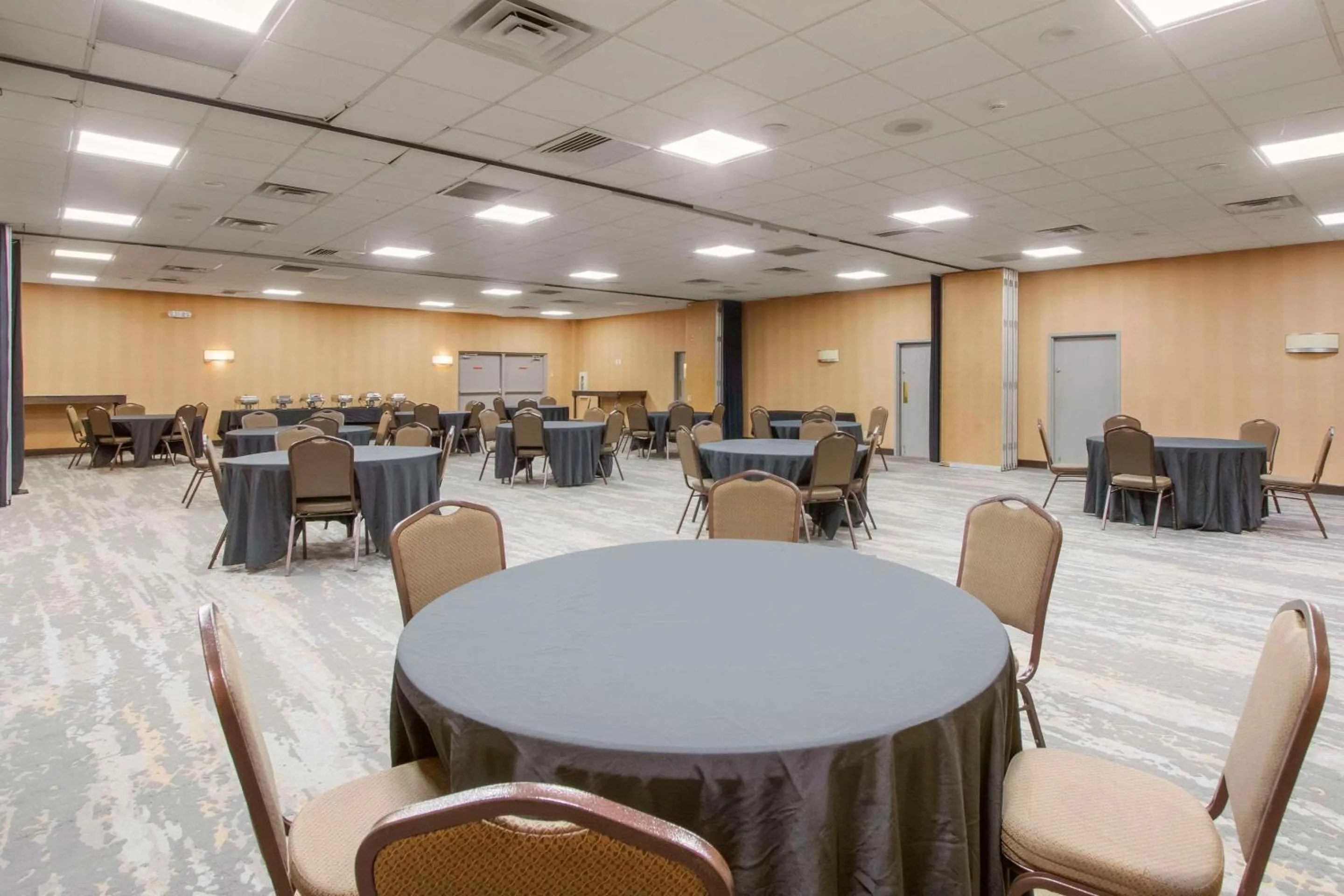 Meeting/conference room in Clarion Inn Asheville Airport