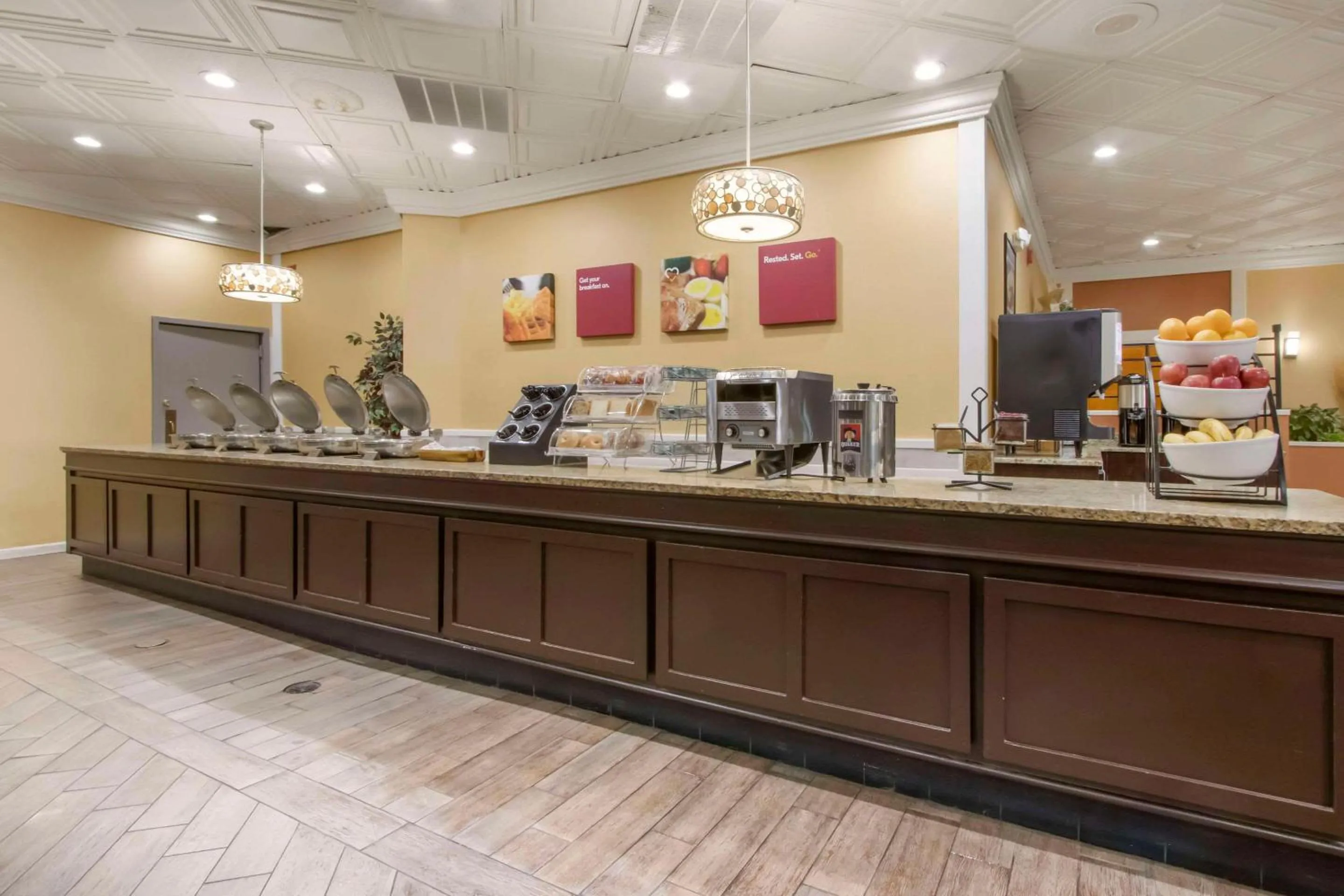 Breakfast in Clarion Inn Asheville Airport