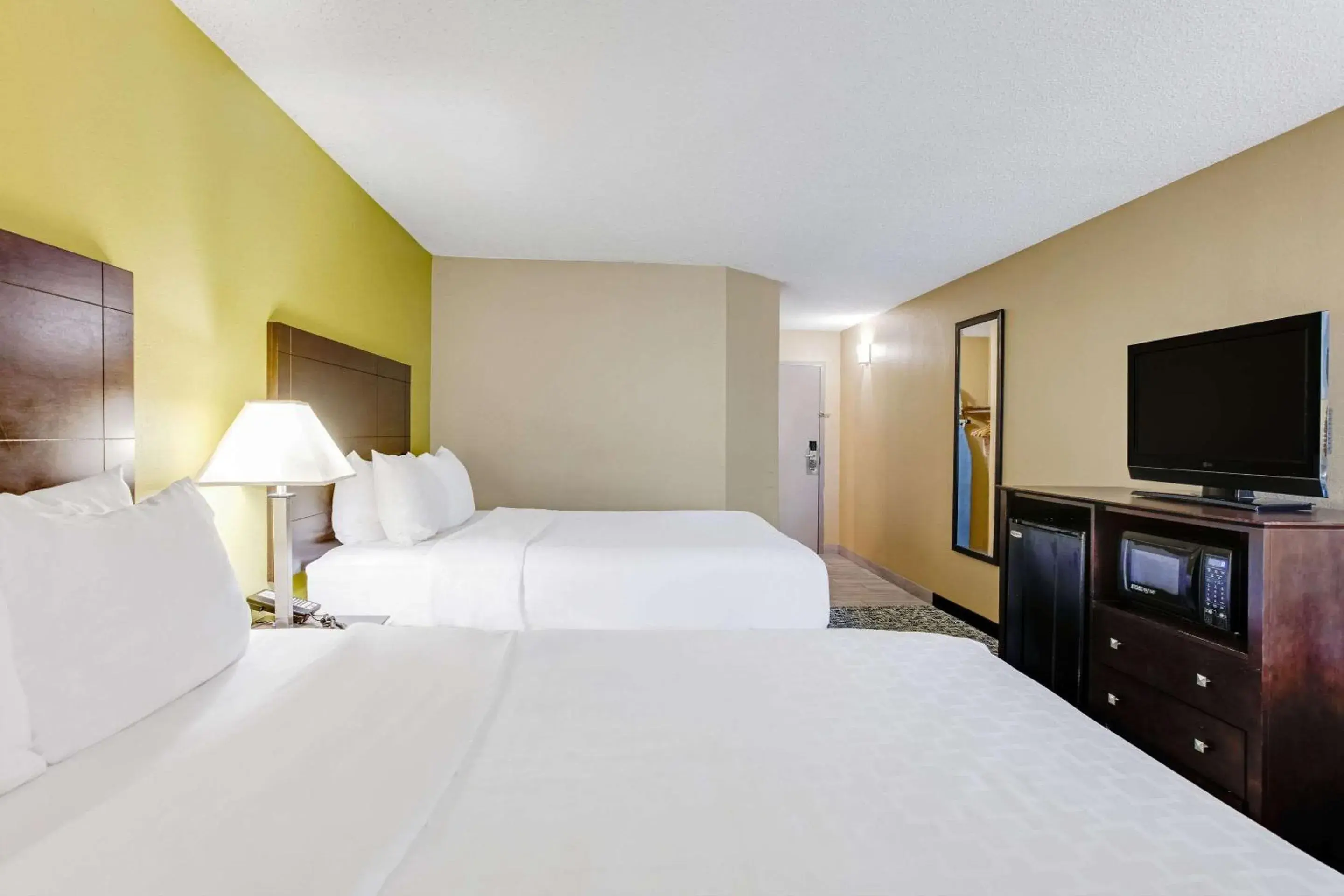 Bedroom, Bed in Clarion Inn Asheville Airport Bedroom, Bed in Clarion Inn Asheville Airport