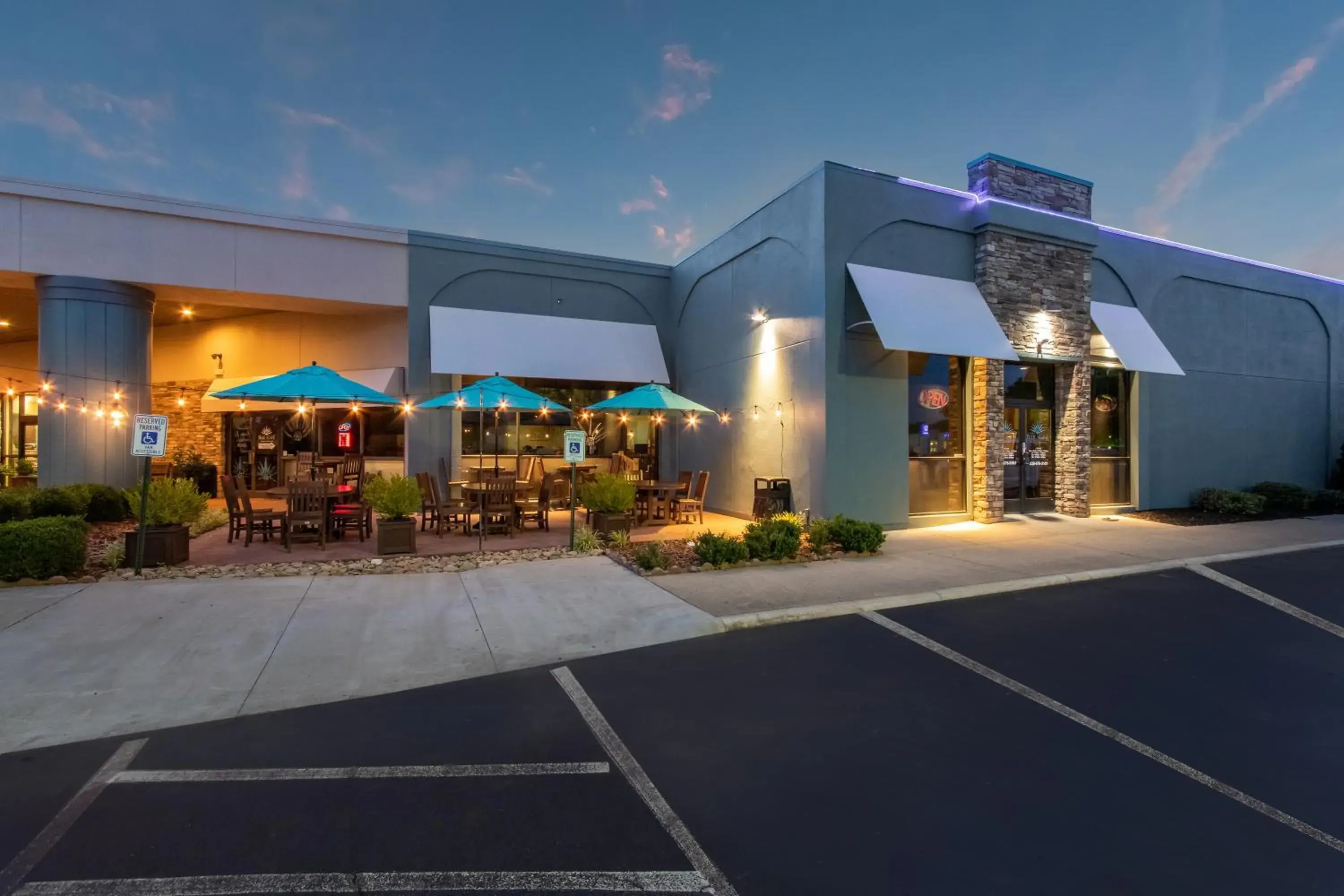 Restaurant/places to eat in Clarion Inn Asheville Airport