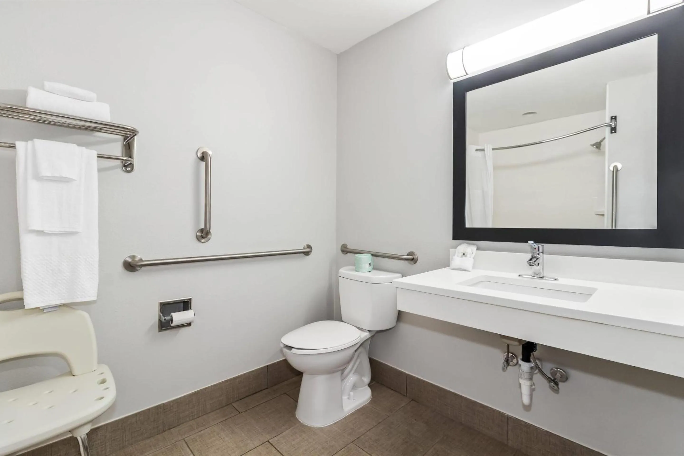 Bedroom in Quality Inn Shallotte near Ocean Isle Beach