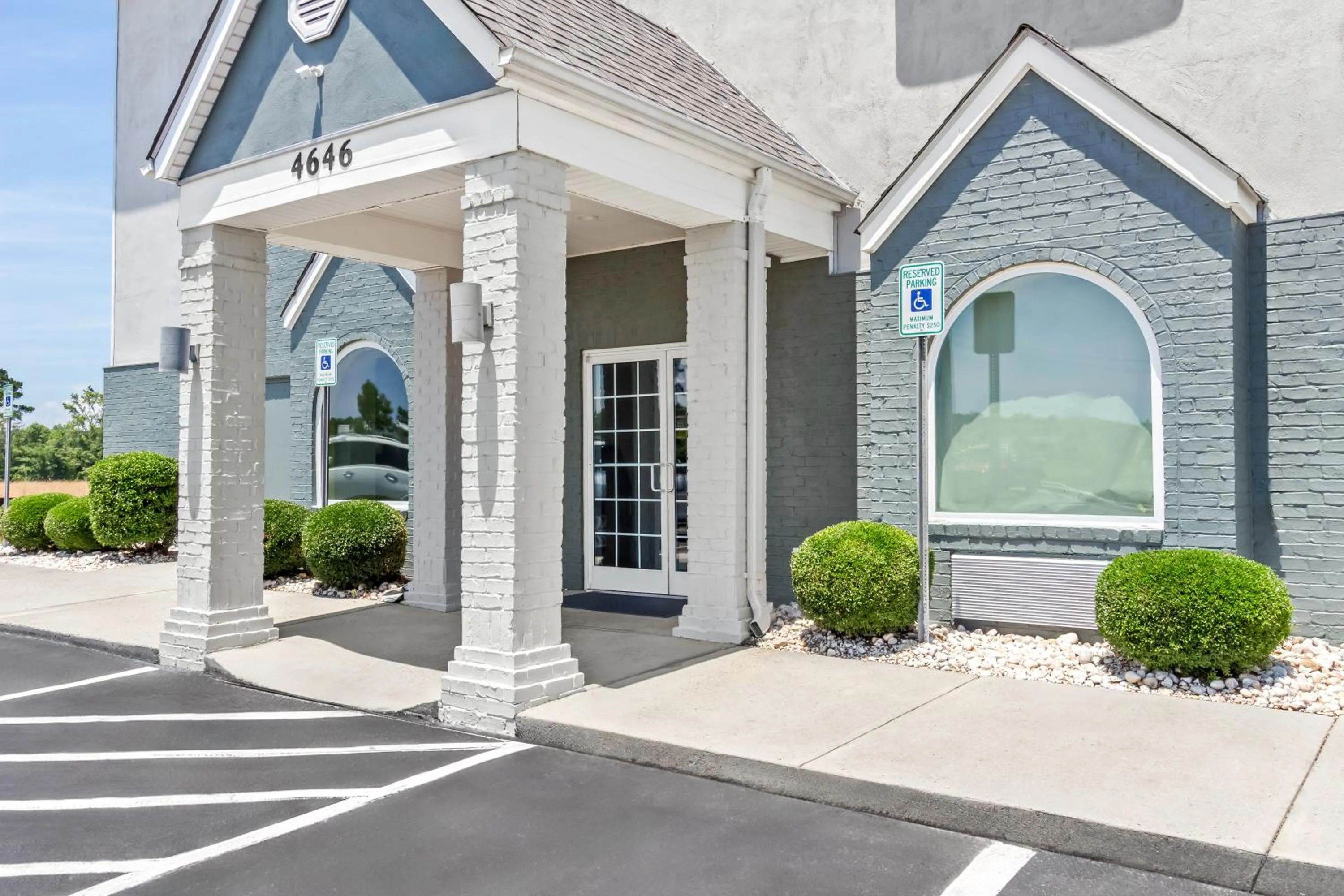 Property building in Quality Inn Shallotte near Ocean Isle Beach