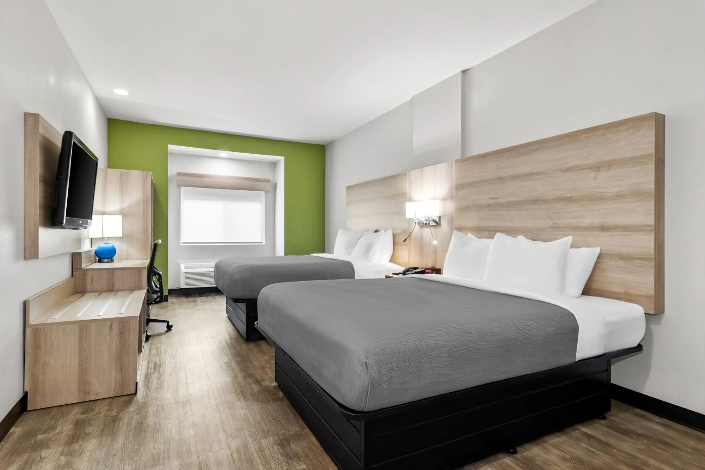 Guests, Bed in Quality Inn Shallotte near Ocean Isle Beach