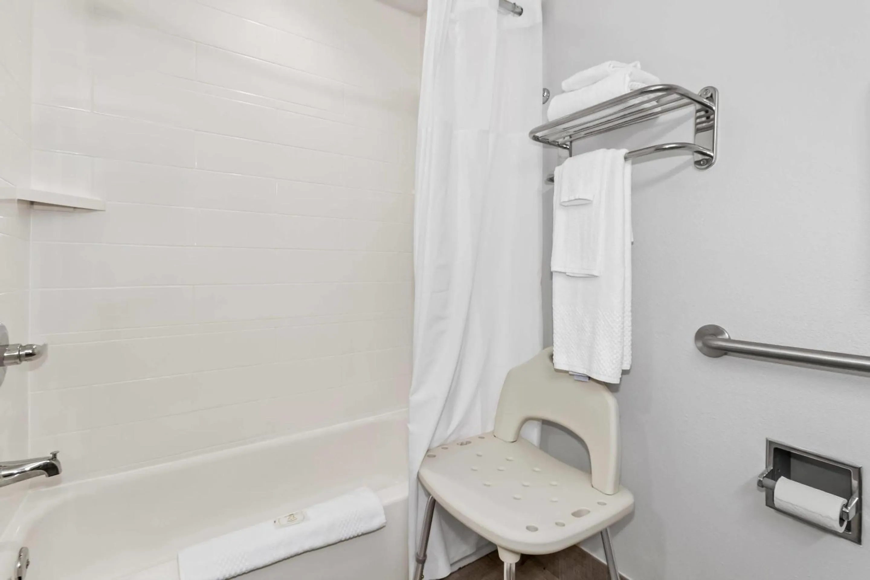 Bedroom in Quality Inn Shallotte near Ocean Isle Beach