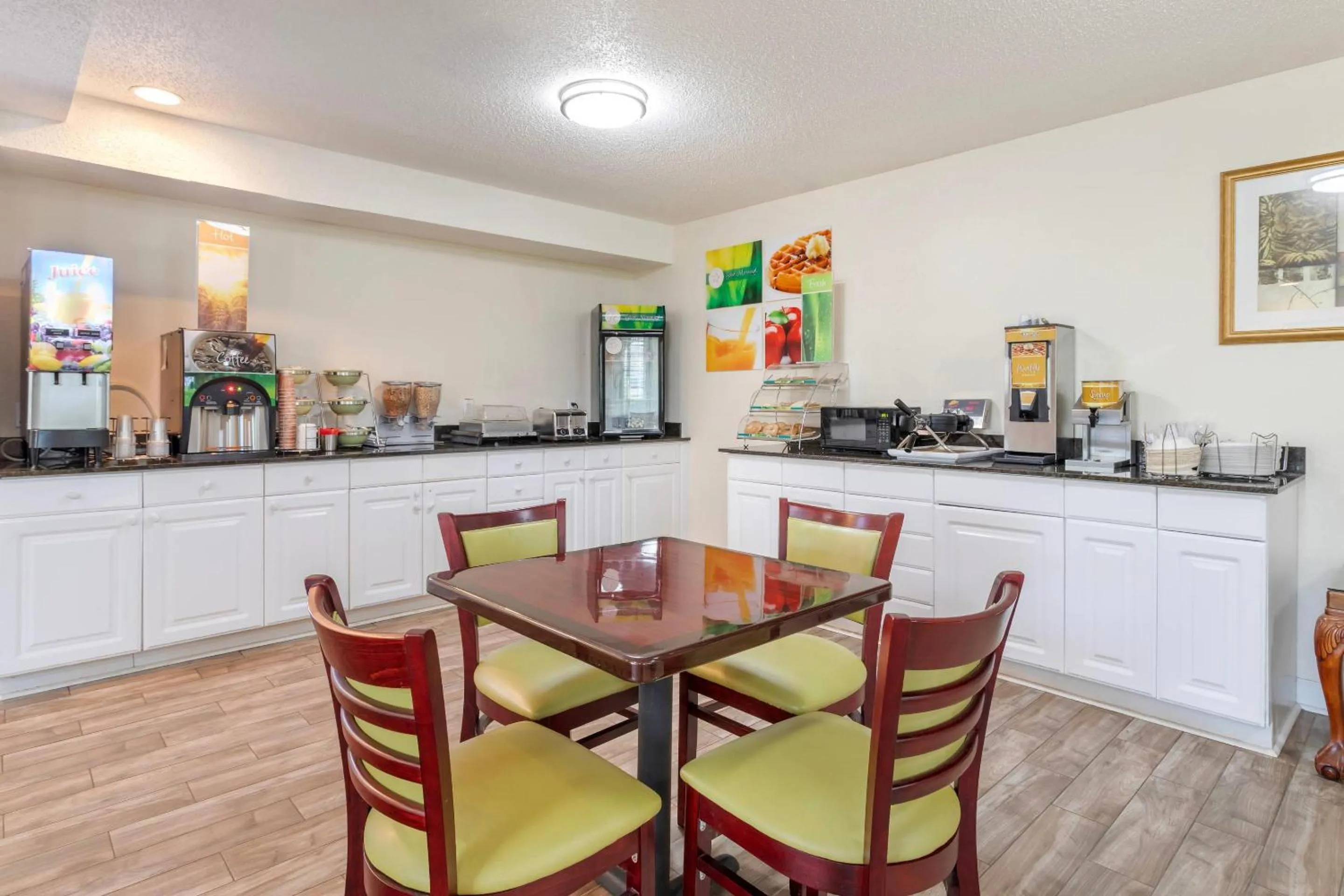 Breakfast in Quality Inn Andrews