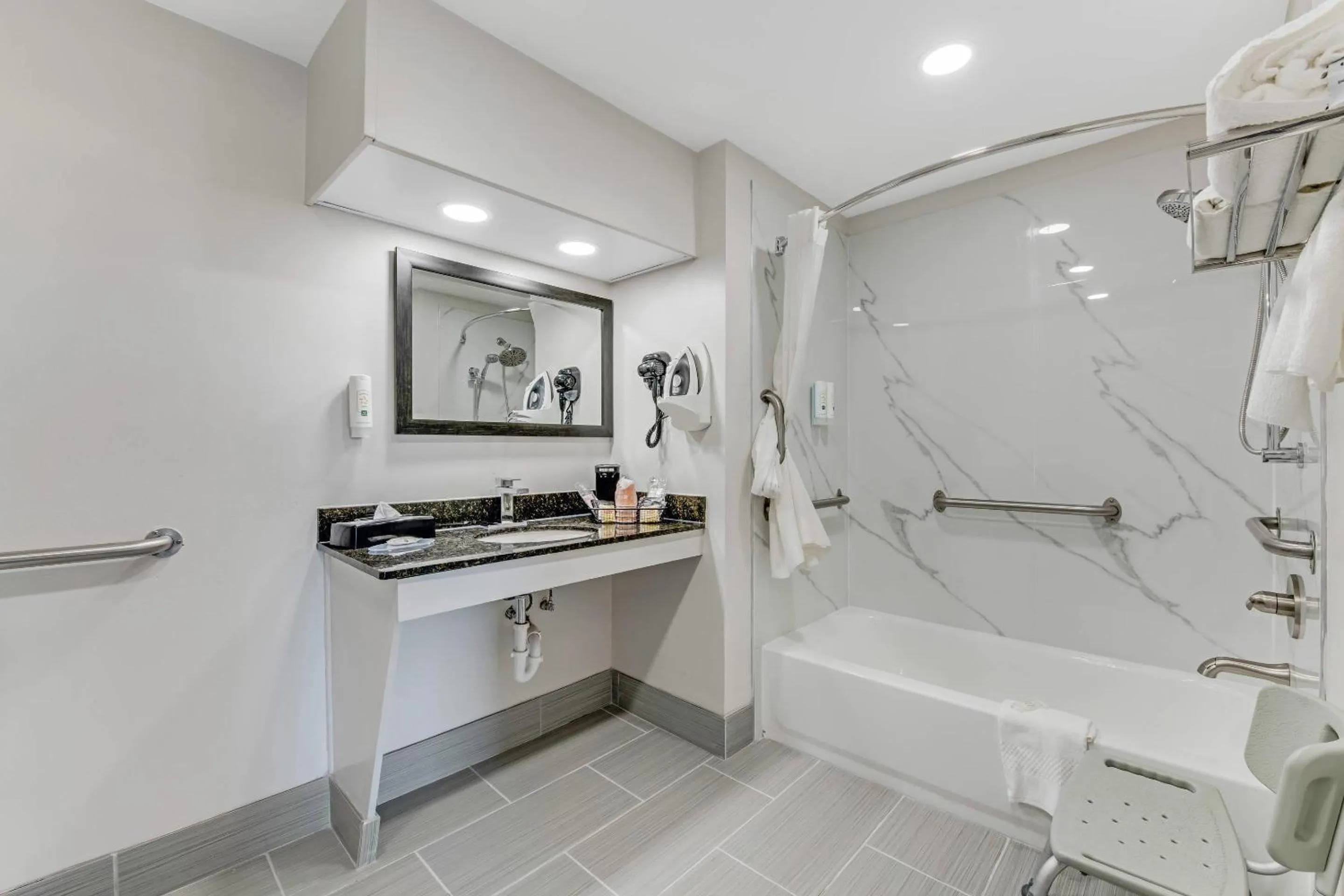 Bedroom in Quality Inn Laurinburg