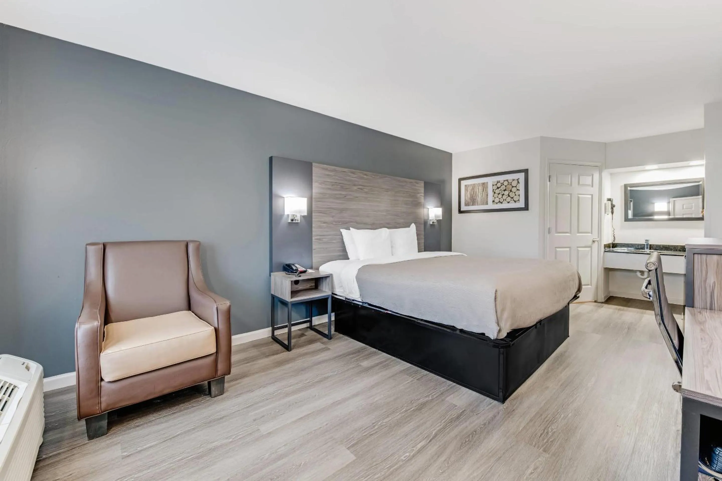 Bedroom, Bed in Quality Inn Laurinburg