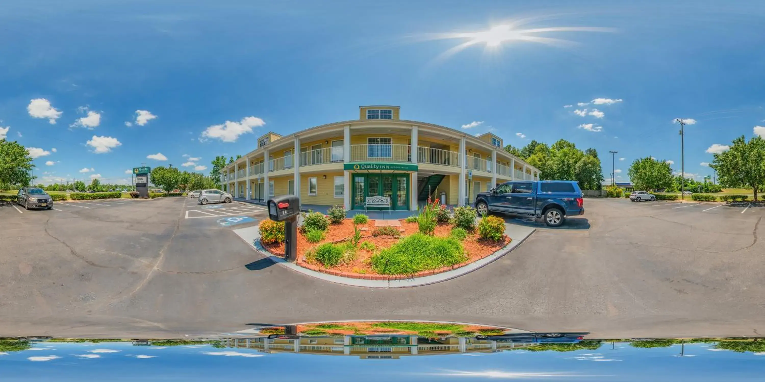 Property building in Quality Inn Laurinburg Property building in Quality Inn Laurinburg