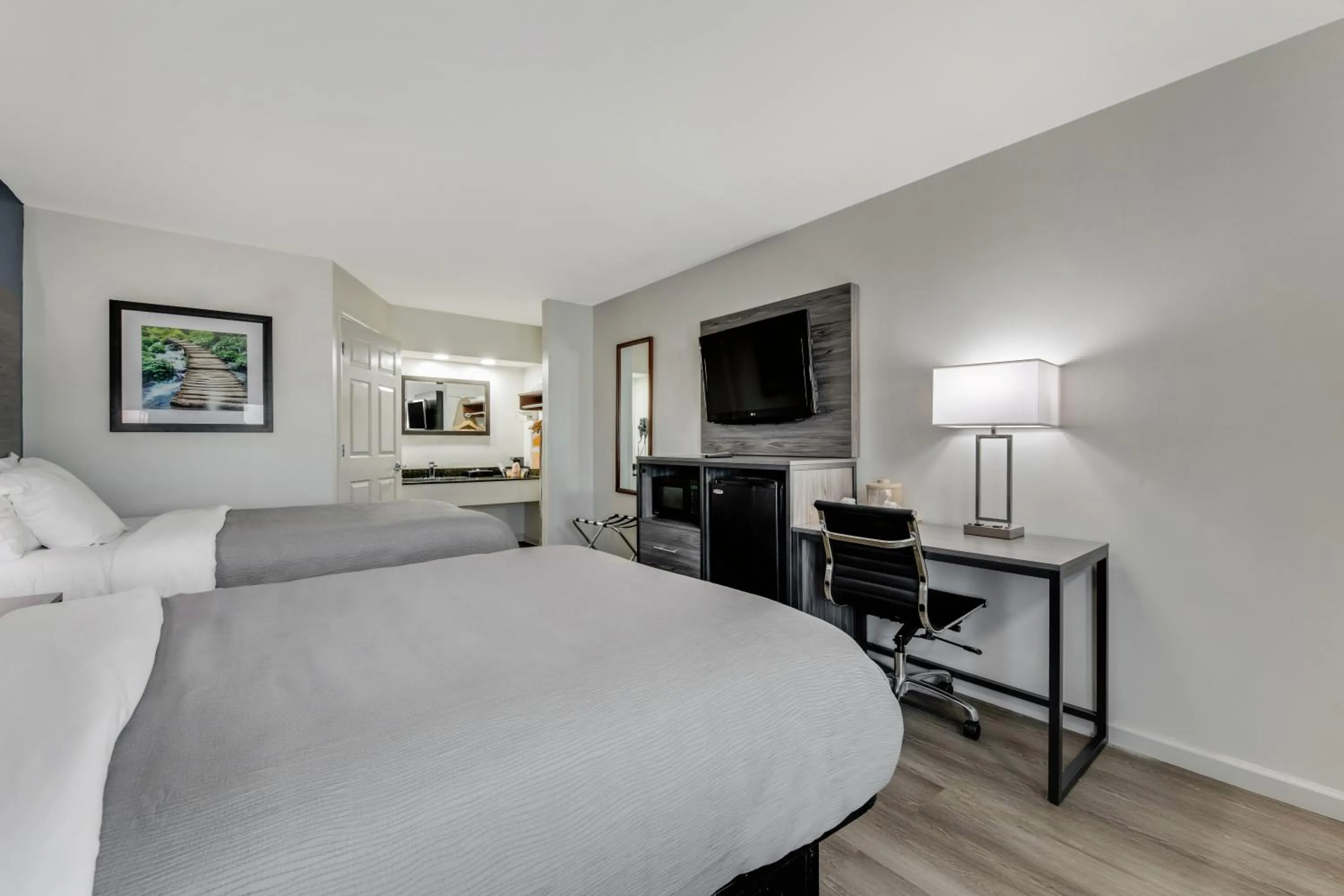 TV and multimedia, Bed in Quality Inn Laurinburg