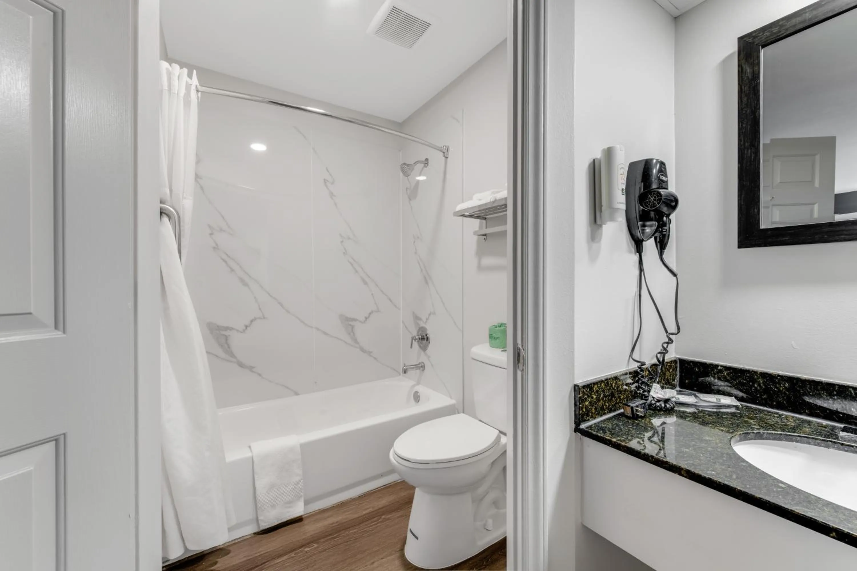 Bathroom in Quality Inn Laurinburg