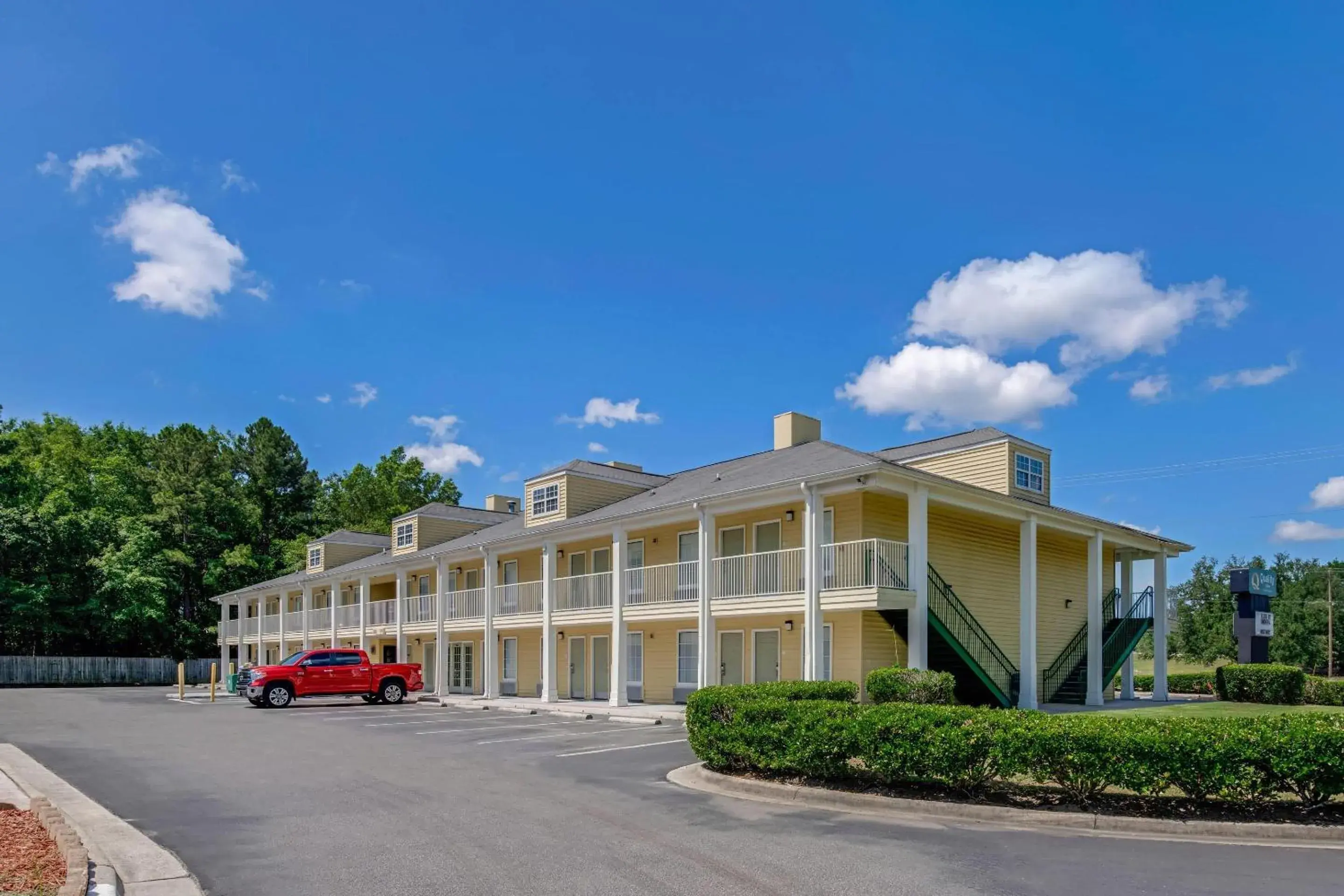 Property building in Quality Inn Laurinburg Property building in Quality Inn Laurinburg