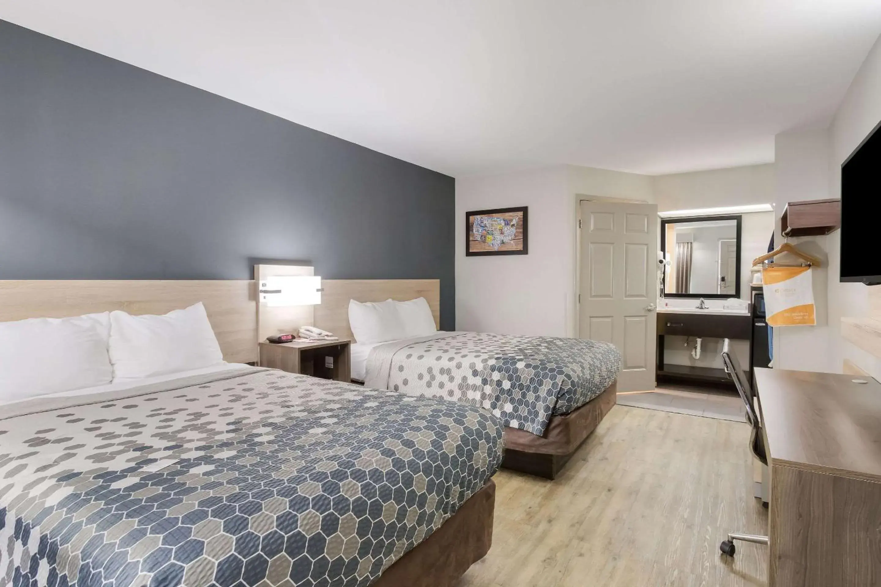 Double Room with Two Double Beds - Non-Smoking in Econo Lodge Greenville near University Double Room with Two Double Beds - Non-Smoking in Econo Lodge Greenville near University