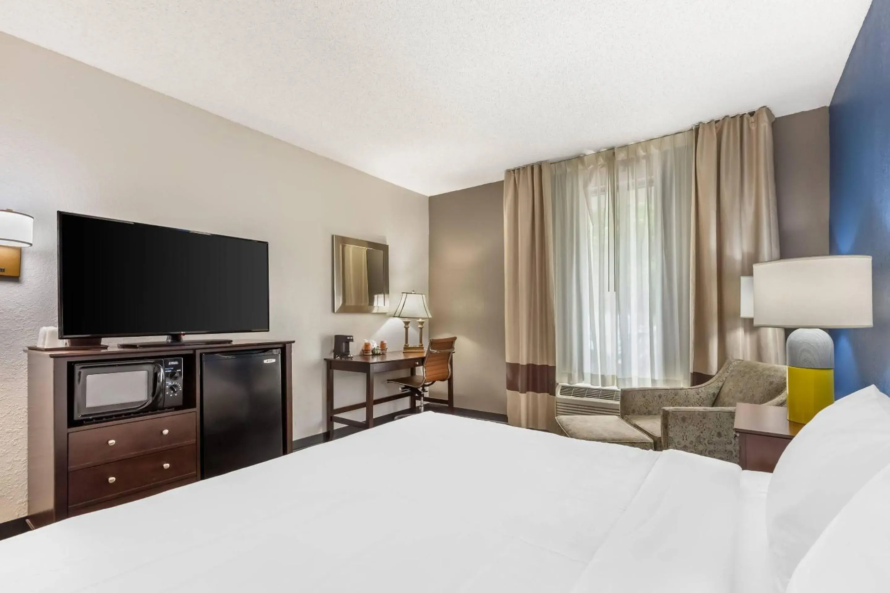 Bedroom, Bed in Comfort Inn Pinehurst - Southern Pines Bedroom, Bed in Comfort Inn Pinehurst - Southern Pines