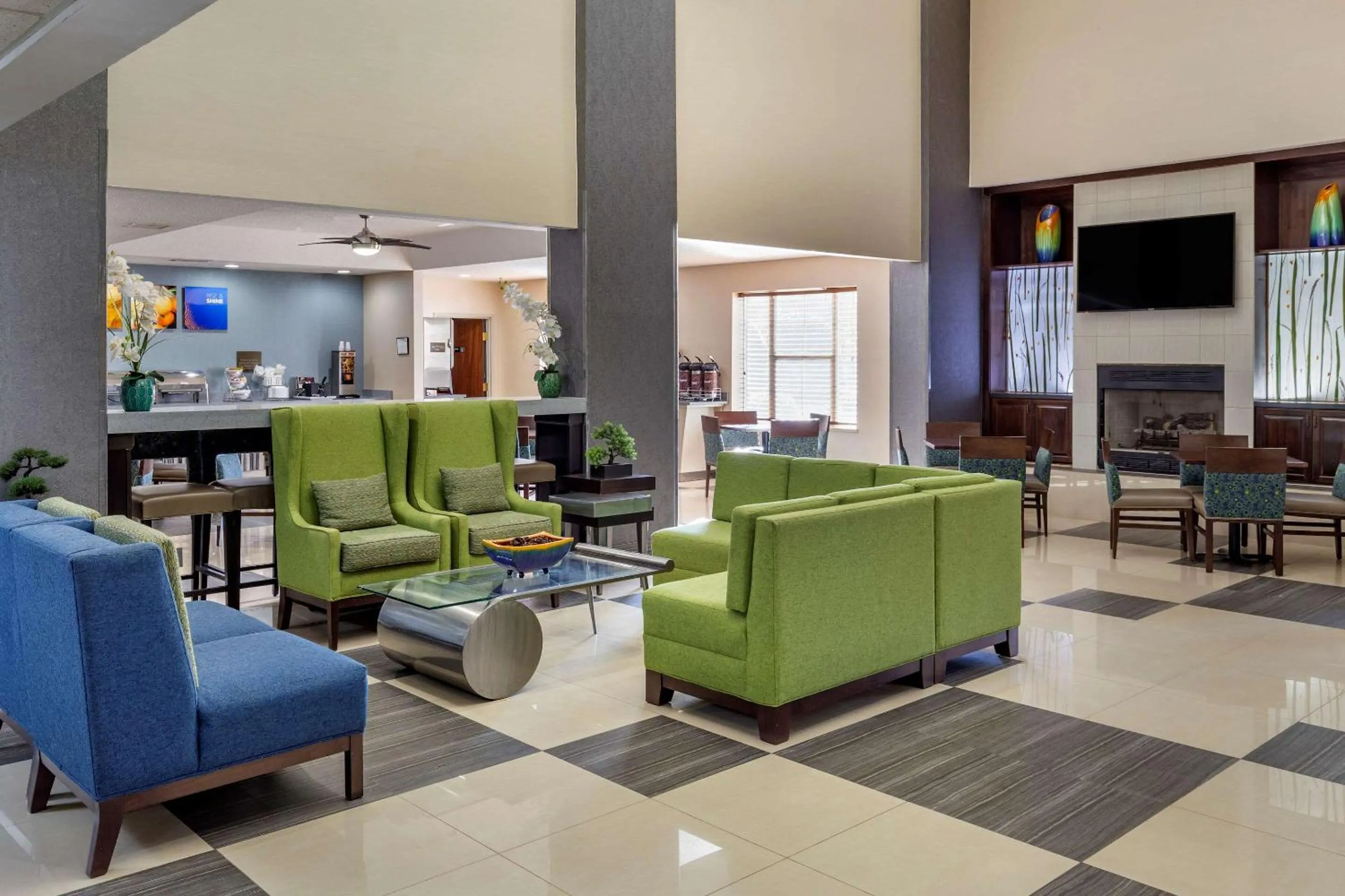 Lobby or reception in Comfort Suites Pineville - Ballantyne Area
