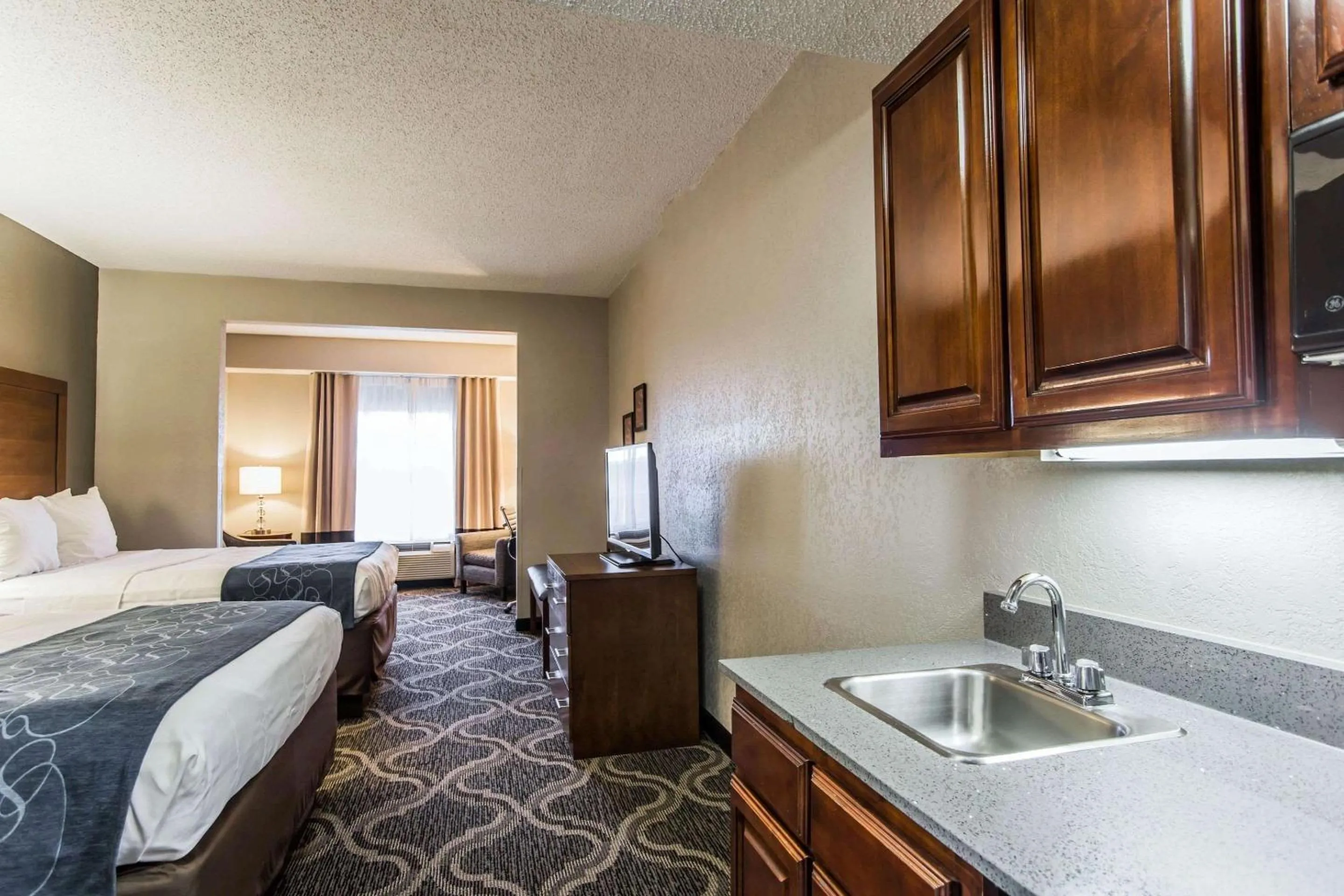 Bedroom, Bed in Comfort Suites Pineville - Ballantyne Area