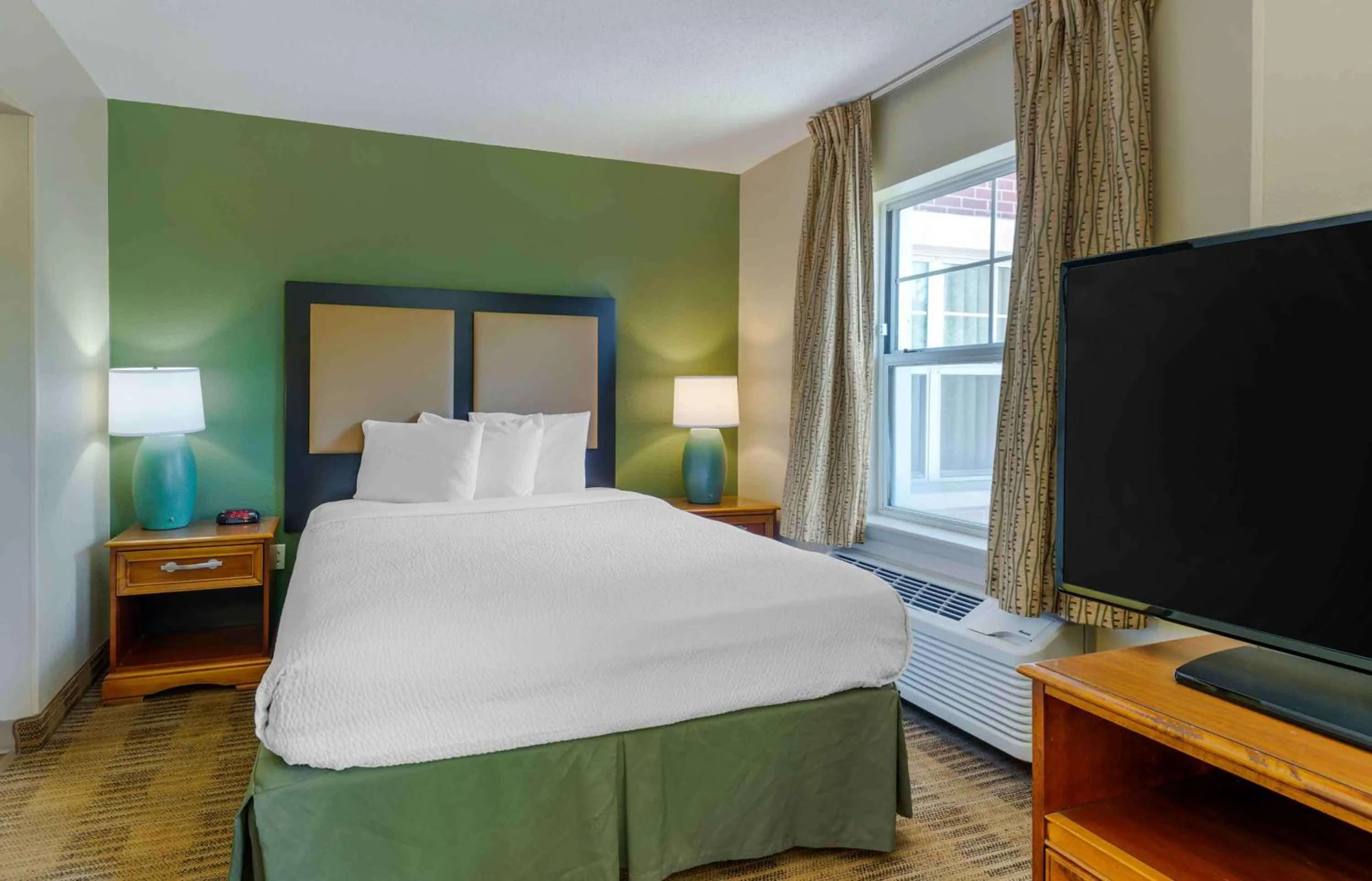 Bedroom, Bed in Extended Stay America Suites - Greensboro - Airport