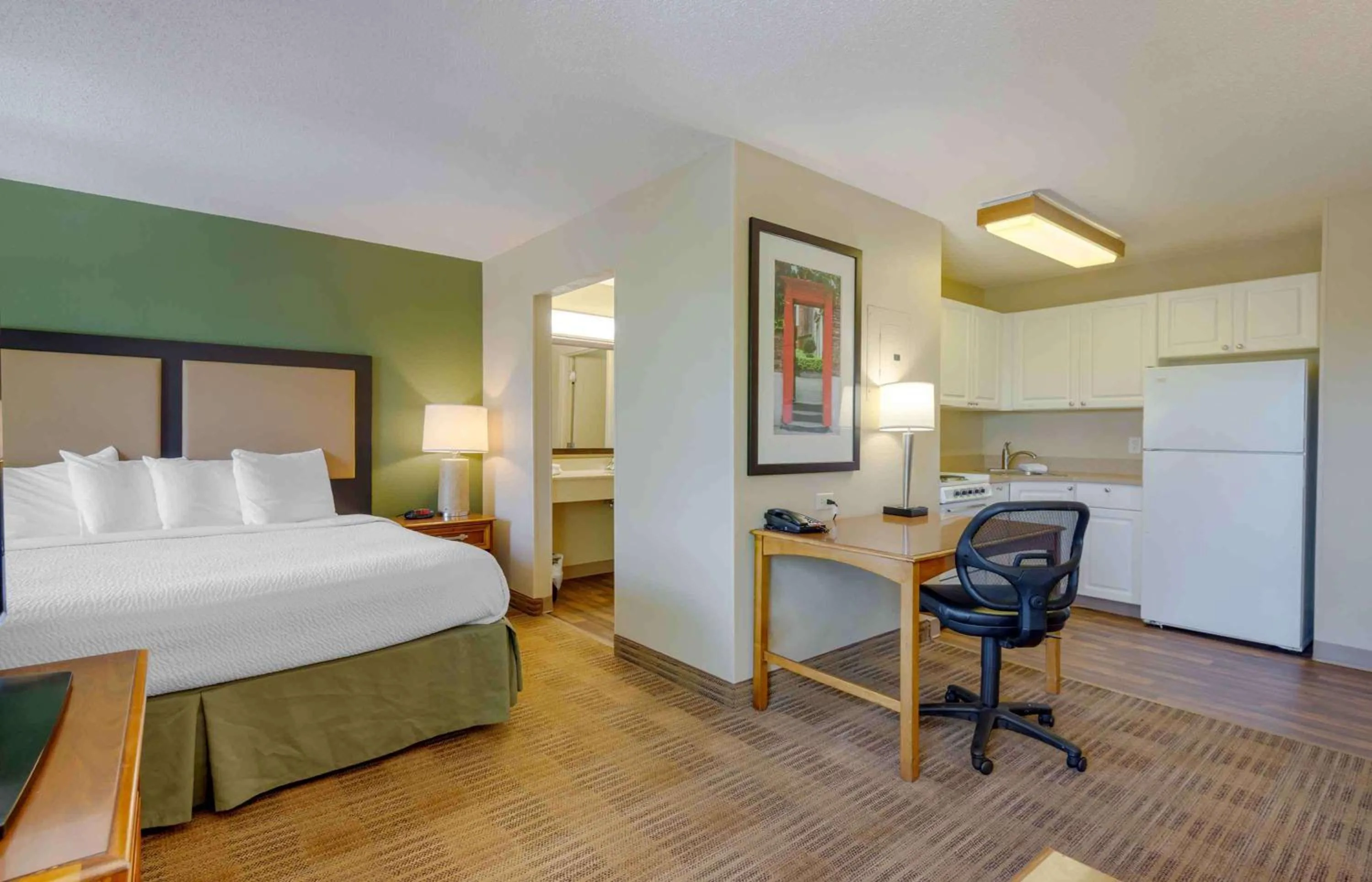 Bedroom, Bed in Extended Stay America Suites - Greensboro - Airport