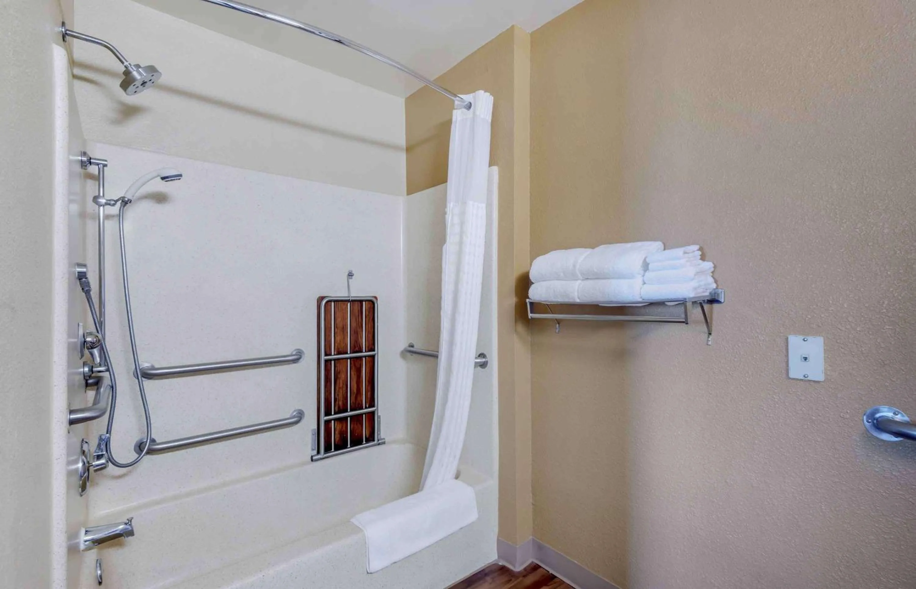 Bathroom in Extended Stay America Suites - Greensboro - Airport