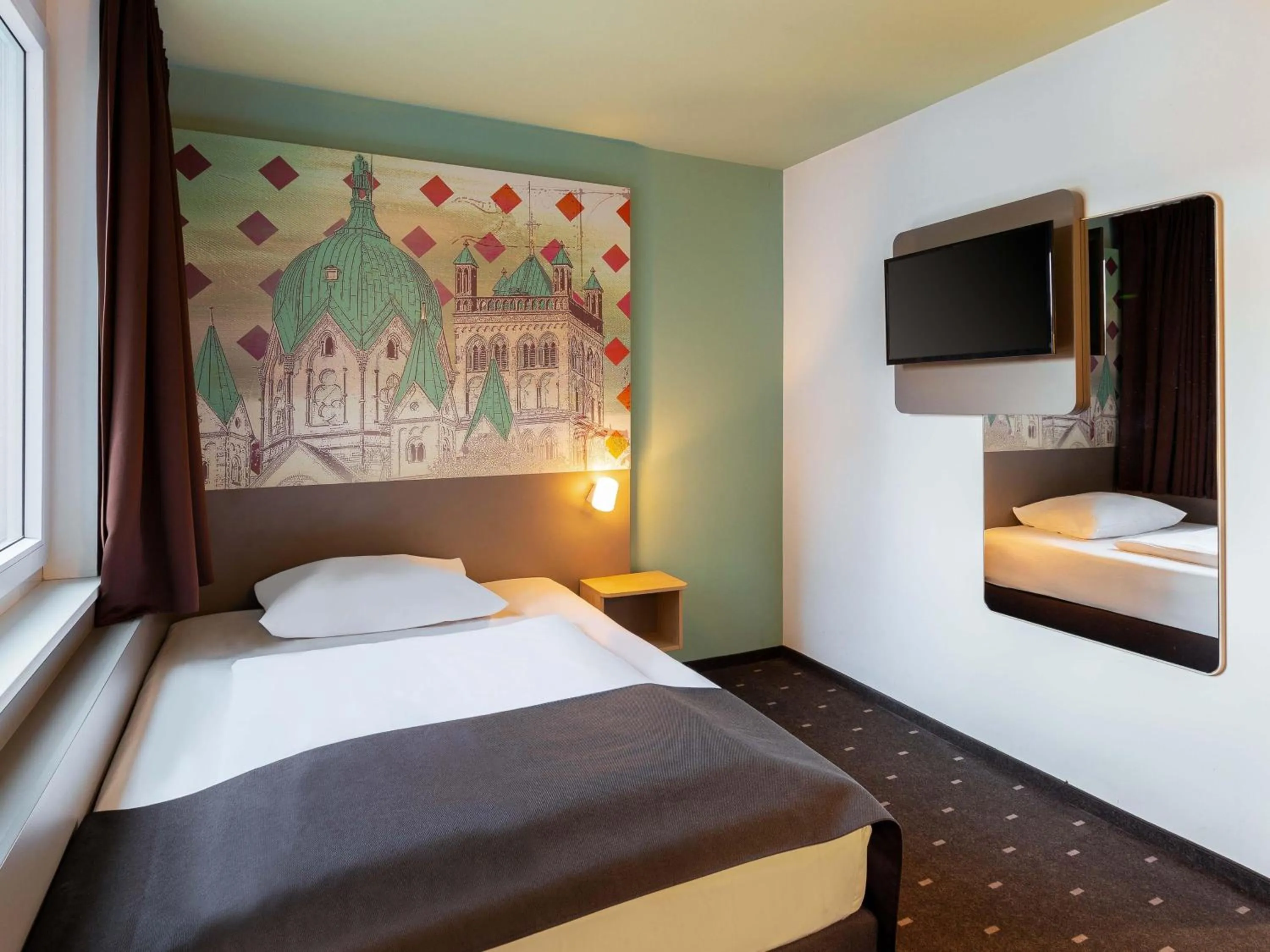 Photo of the whole room, Bed in B&B Hotel Neuss