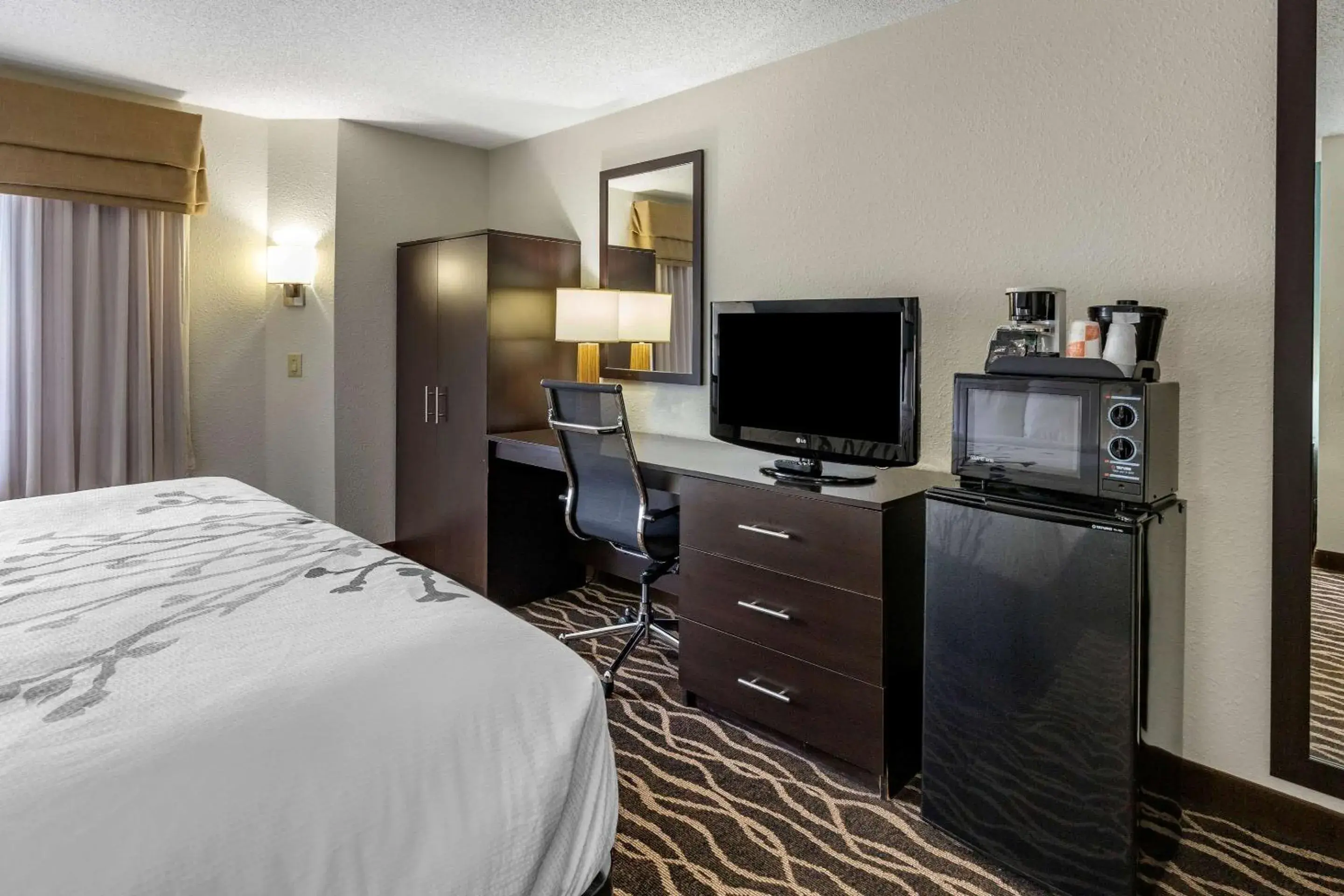 Queen Room - Accessible/Nonsmoking in Sleep Inn Fayetteville I-95 Queen Room - Accessible/Nonsmoking in Sleep Inn Fayetteville I-95