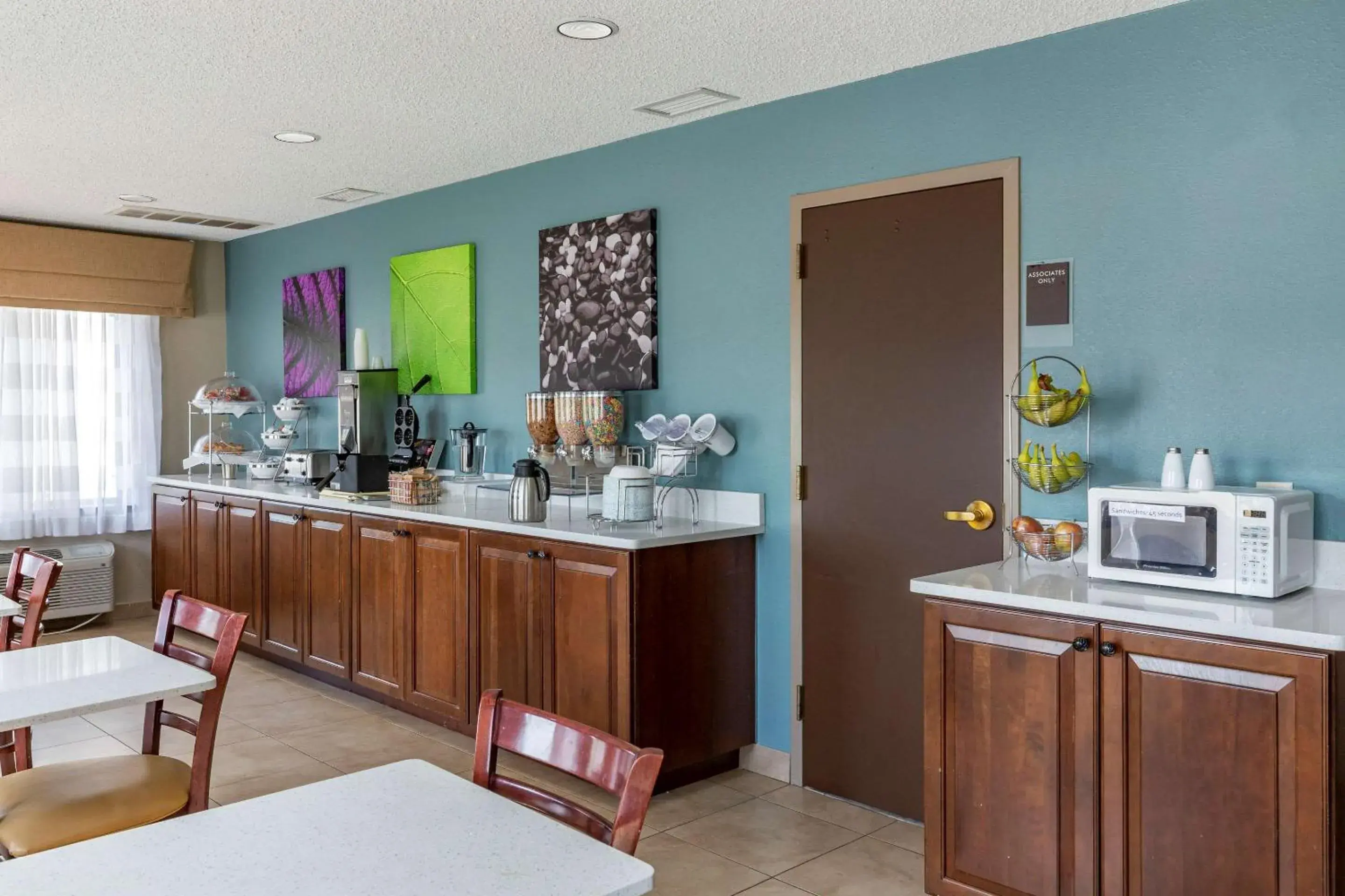 Breakfast in Sleep Inn Fayetteville I-95 Breakfast in Sleep Inn Fayetteville I-95