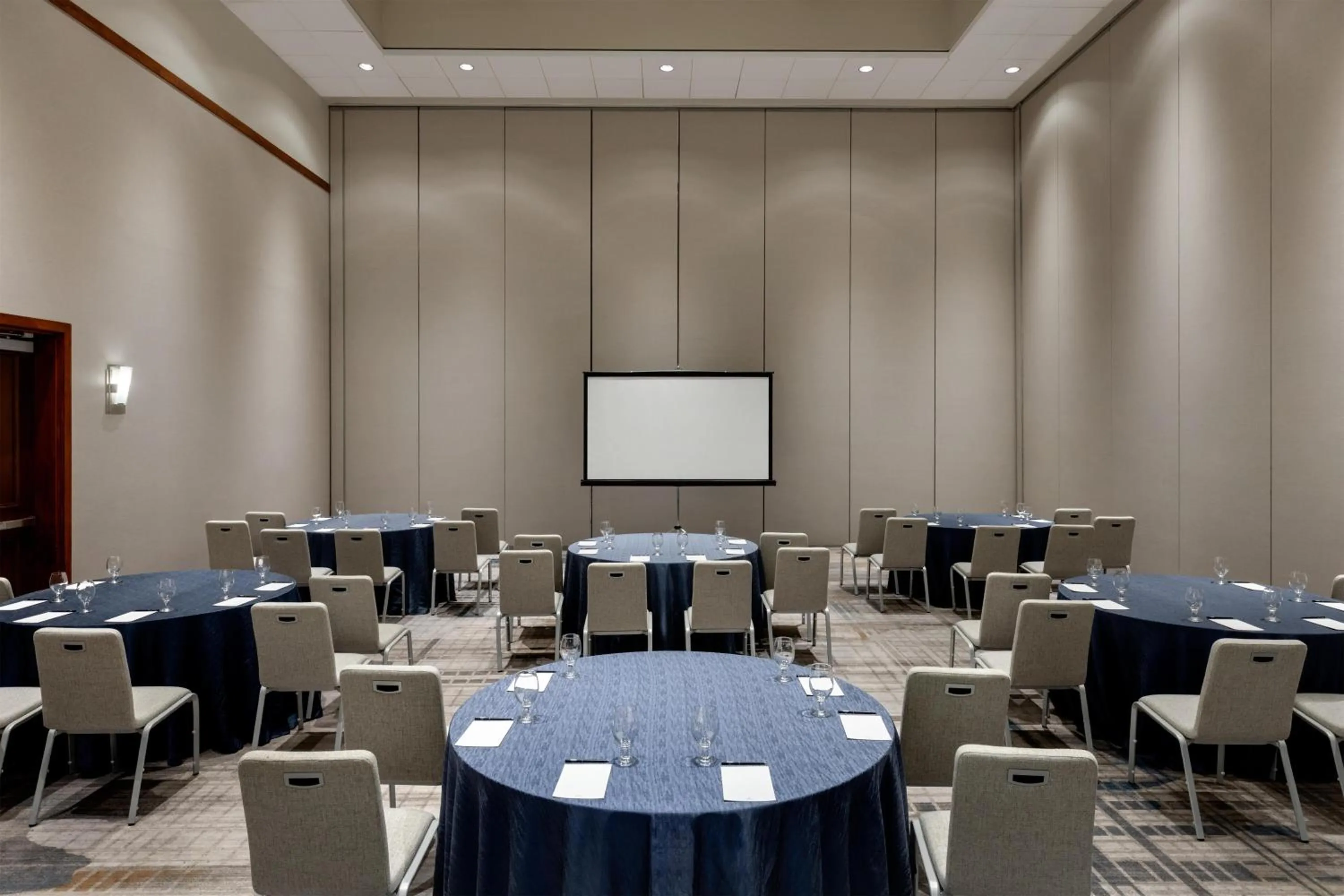 Meeting/conference room in Hilton Baltimore BWI Airport