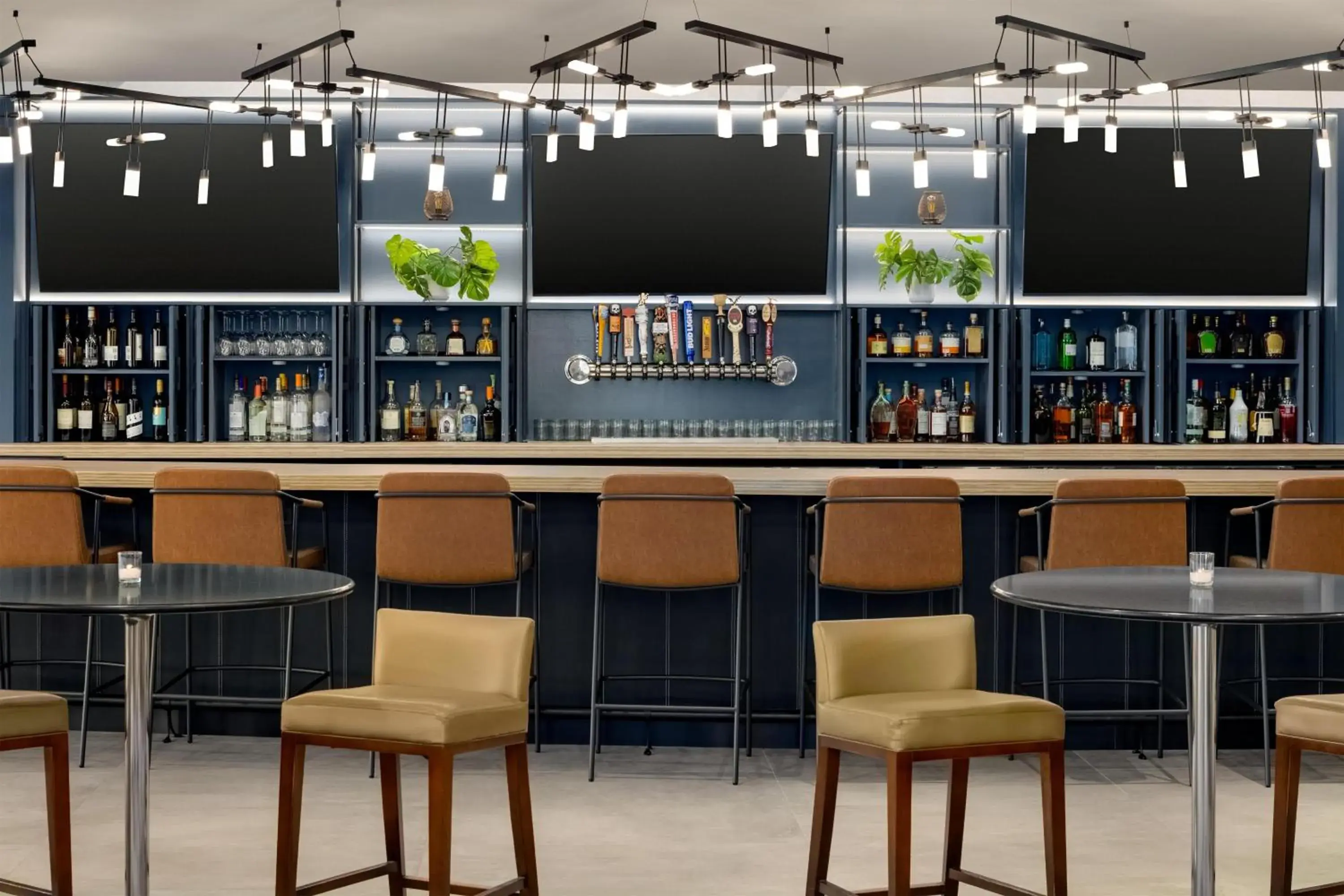 Lounge or bar in Hilton Baltimore BWI Airport Lounge or bar in Hilton Baltimore BWI Airport