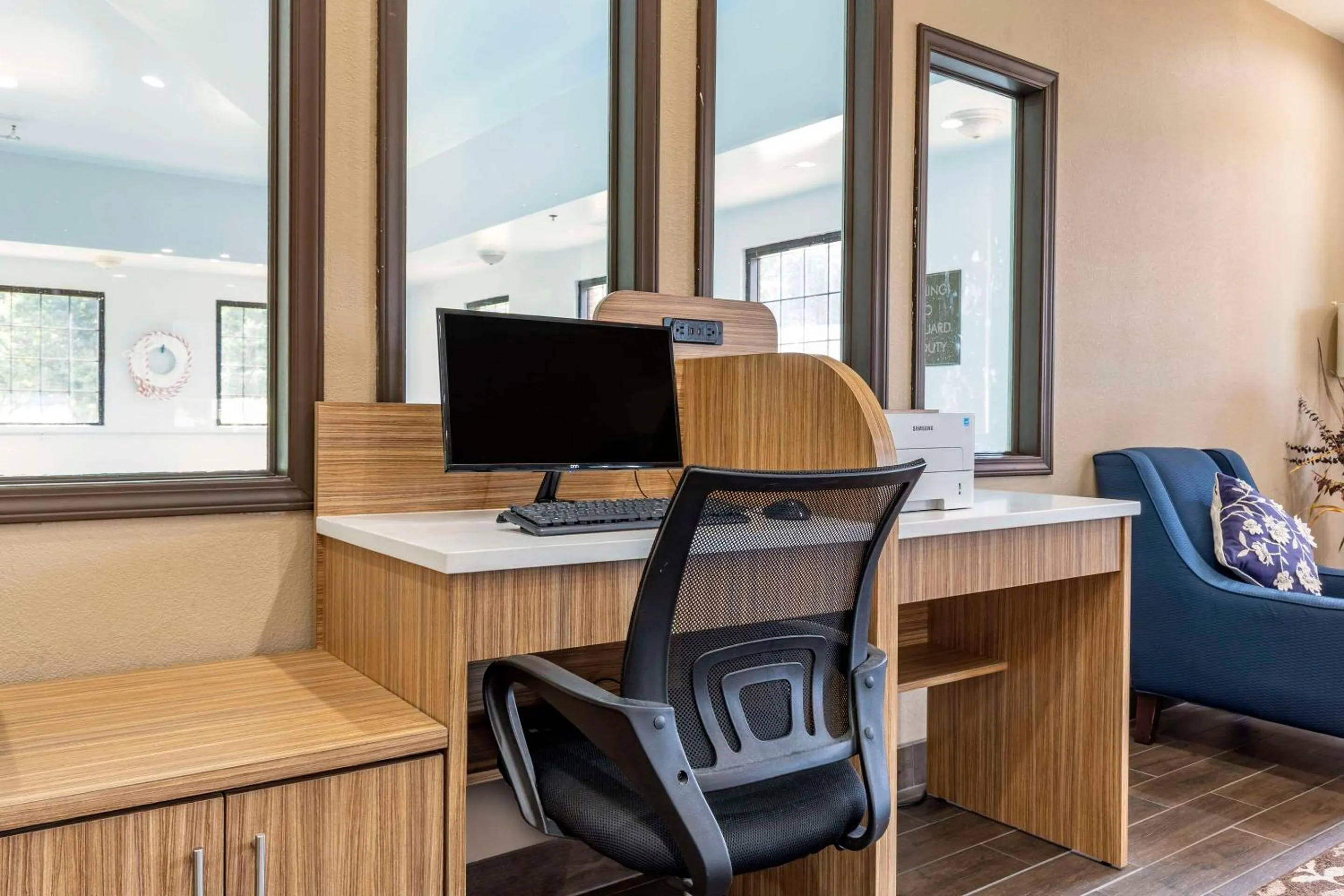 Business facilities in Comfort Inn near Downtown & Blue Ridge PKWY