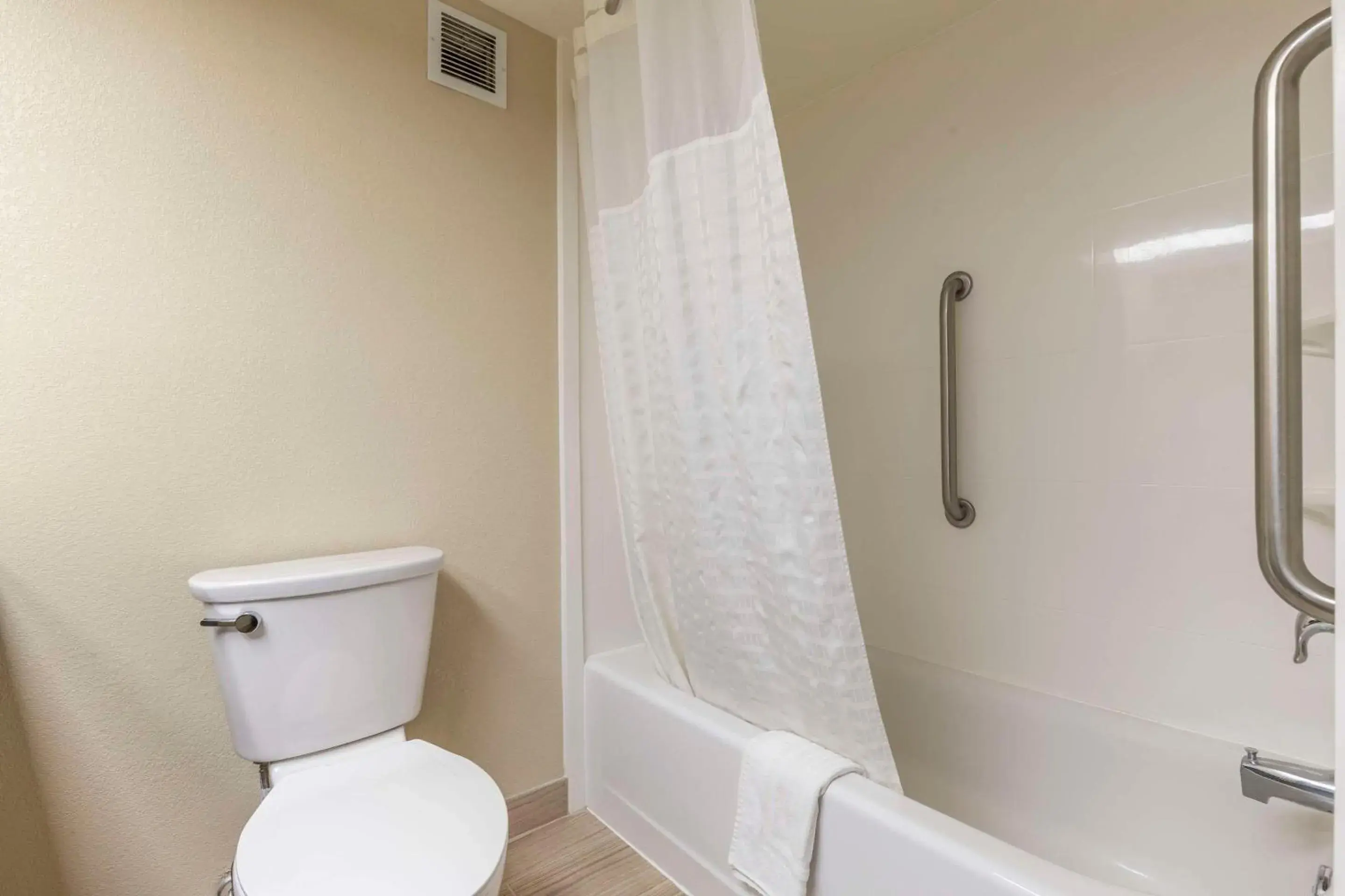 Bedroom in Comfort Inn near Downtown & Blue Ridge PKWY Bedroom in Comfort Inn near Downtown & Blue Ridge PKWY