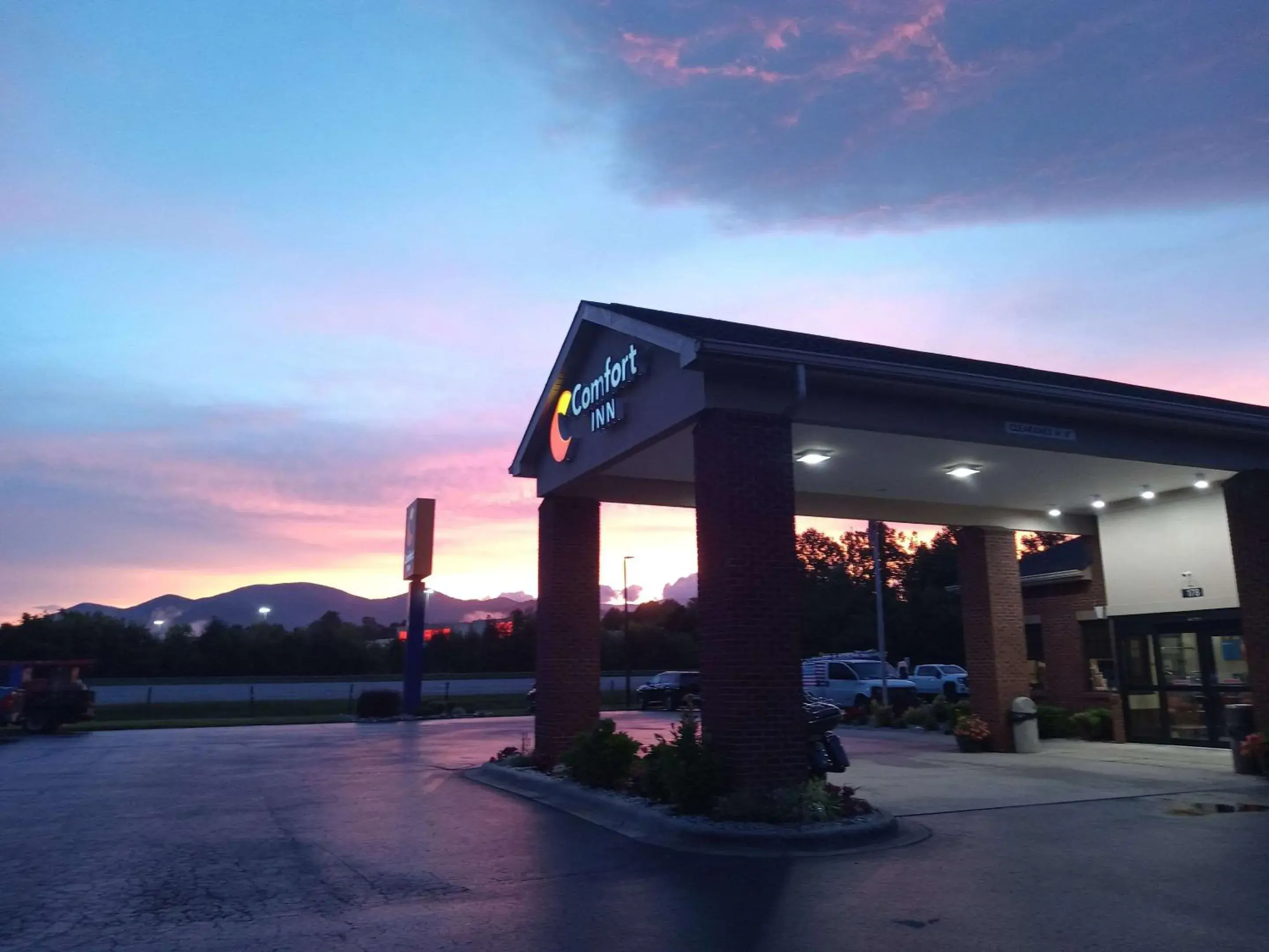 Comfort Inn near Downtown & Blue Ridge PKWY Comfort Inn near Downtown & Blue Ridge PKWY