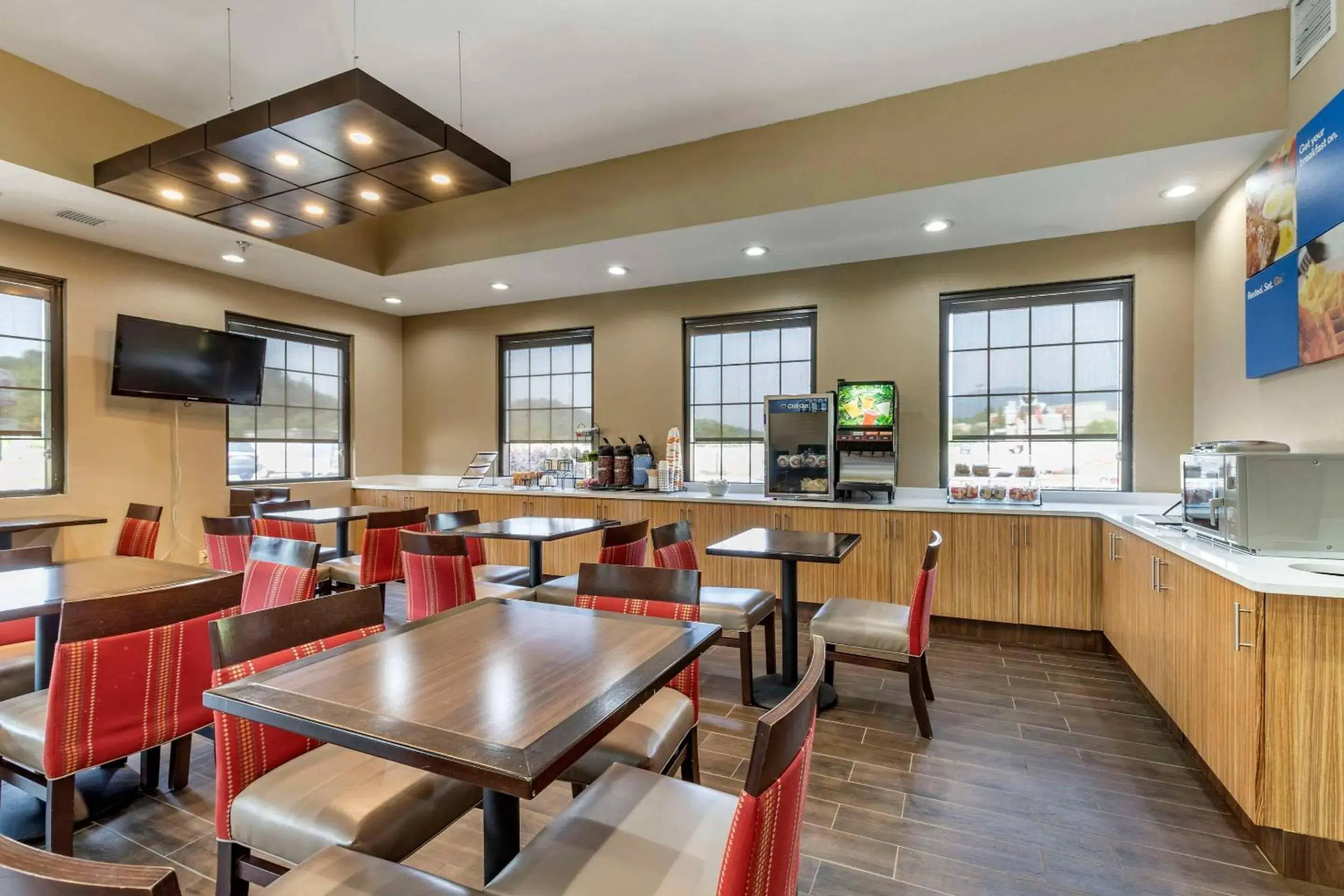 Breakfast in Comfort Inn near Downtown & Blue Ridge PKWY Breakfast in Comfort Inn near Downtown & Blue Ridge PKWY