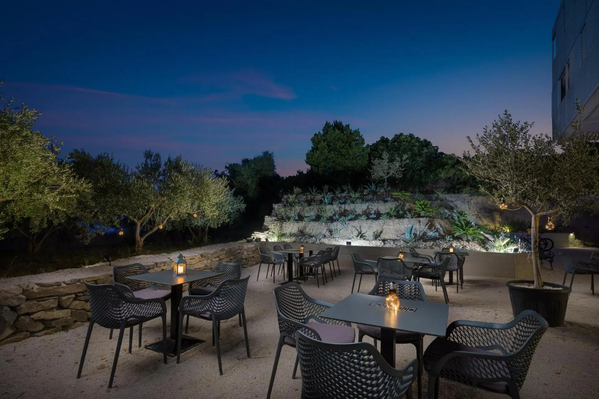 Restaurant/places to eat in Hotel Pax