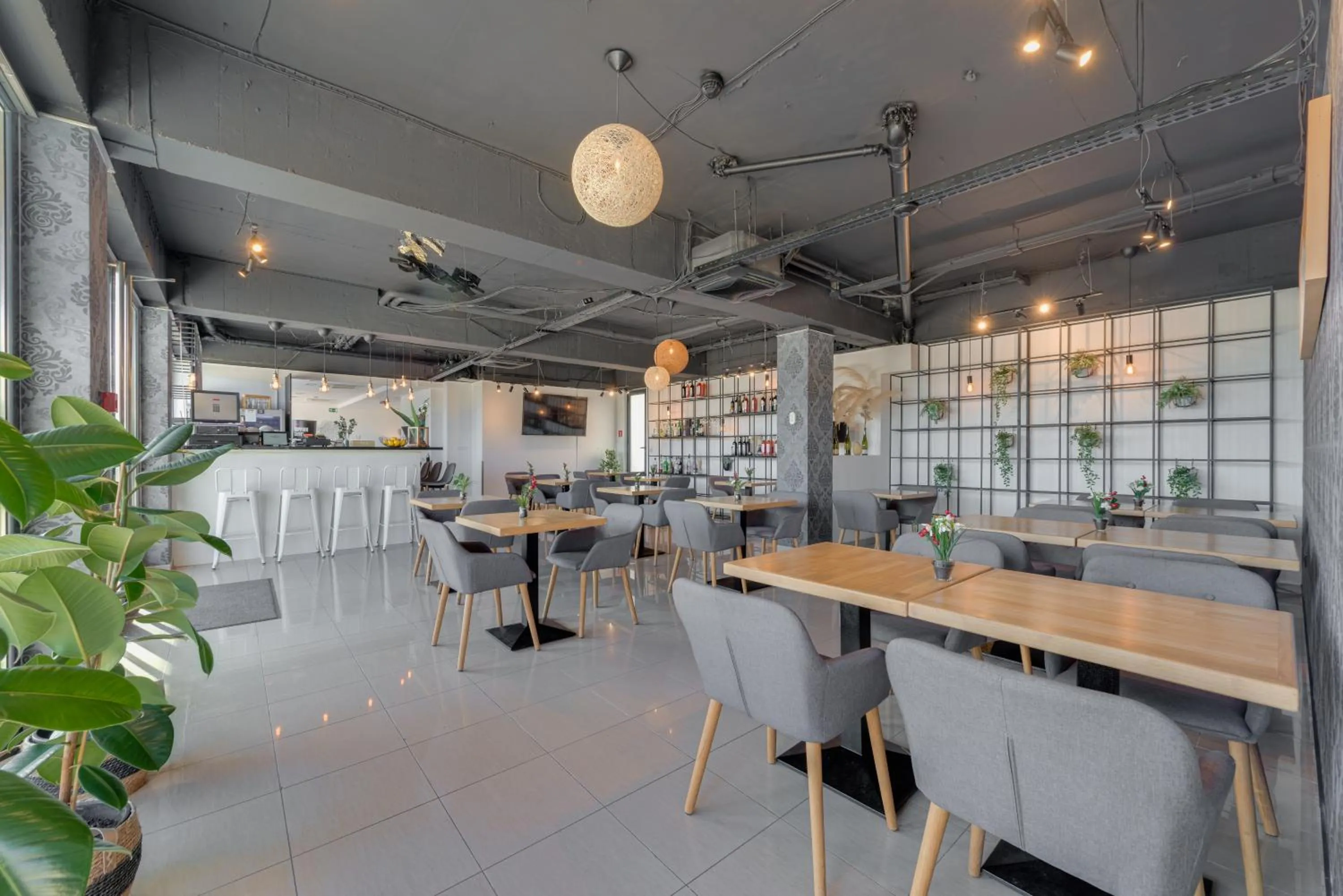 Restaurant/places to eat in Hotel Pax