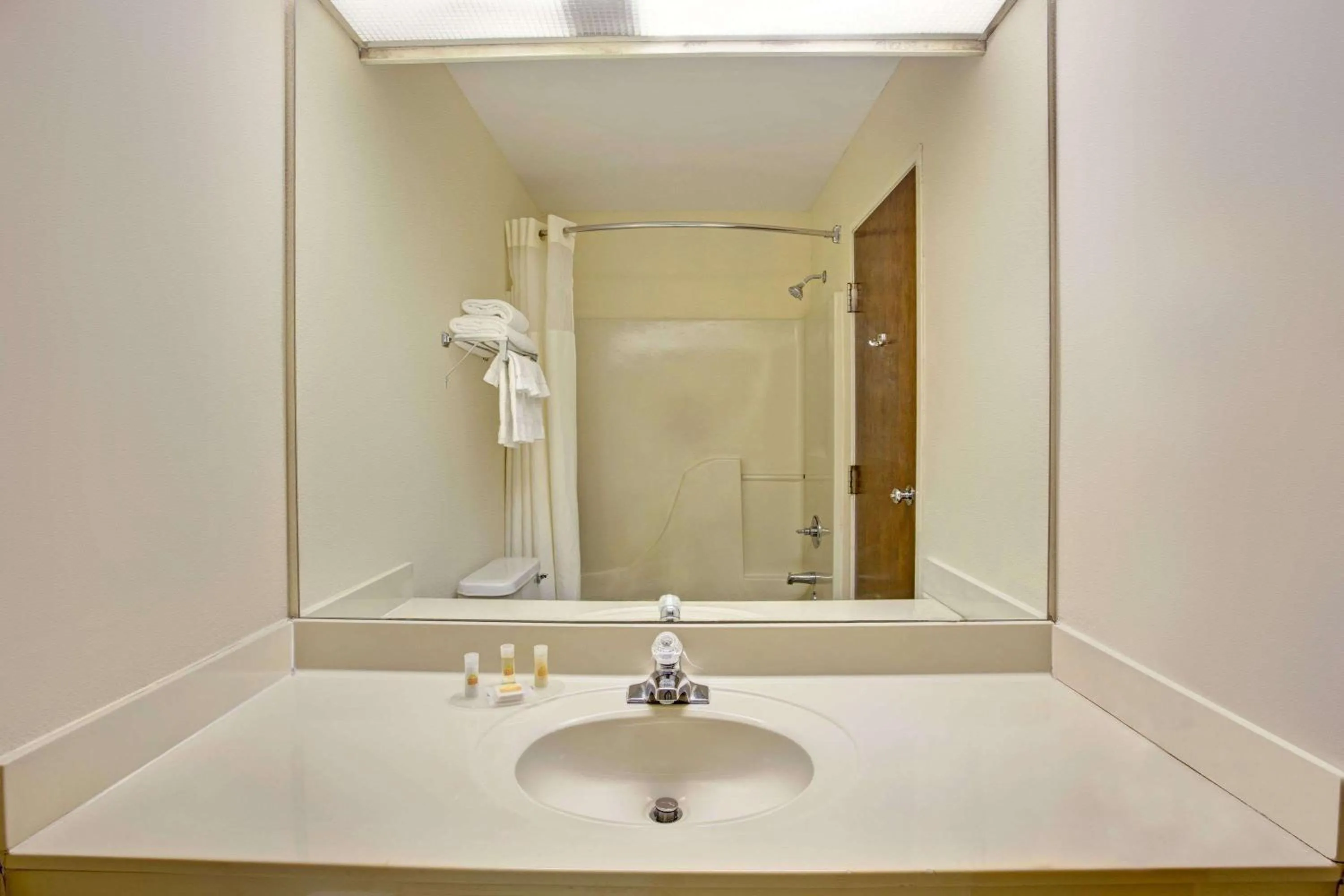 Bathroom in Days Inn & Suites by Wyndham Hickory