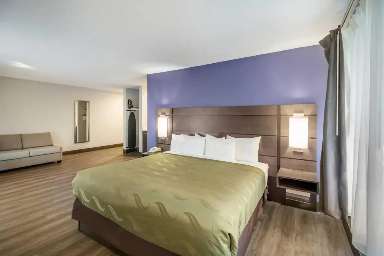 Bed in Quality Inn near MCAS Cherry Point Bed in Quality Inn near MCAS Cherry Point