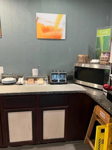 minibar in Quality Inn near MCAS Cherry Point