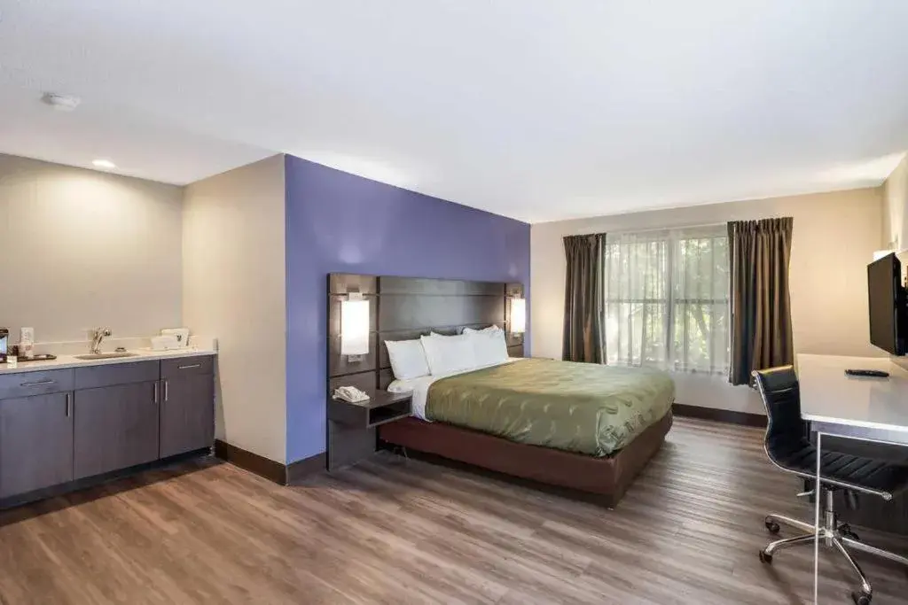 Bed in Quality Inn near MCAS Cherry Point Bed in Quality Inn near MCAS Cherry Point