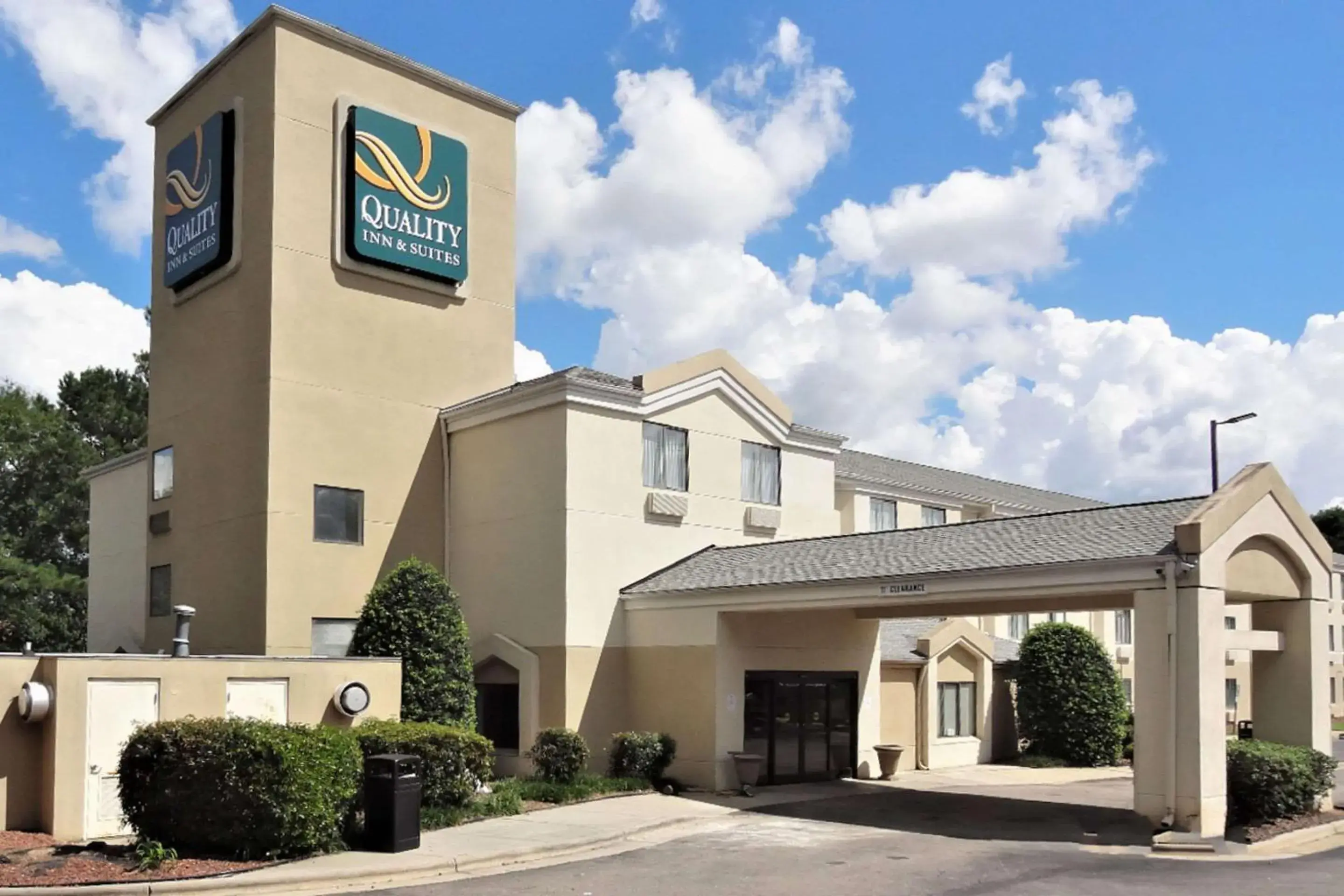 Property building in Quality Inn & Suites Raleigh North Property building in Quality Inn & Suites Raleigh North