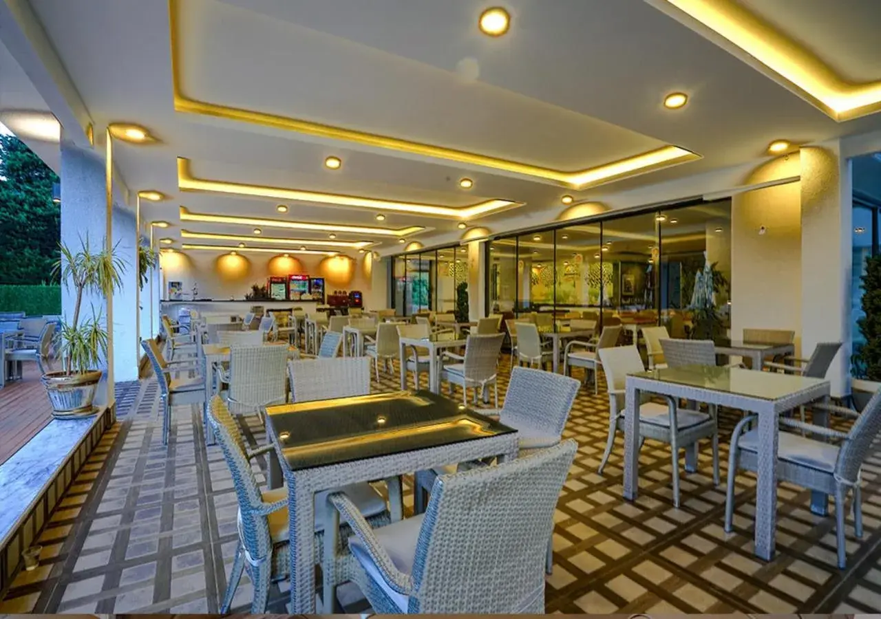 Restaurant/places to eat in Lara Garden Hotel Restaurant/places to eat in Lara Garden Hotel