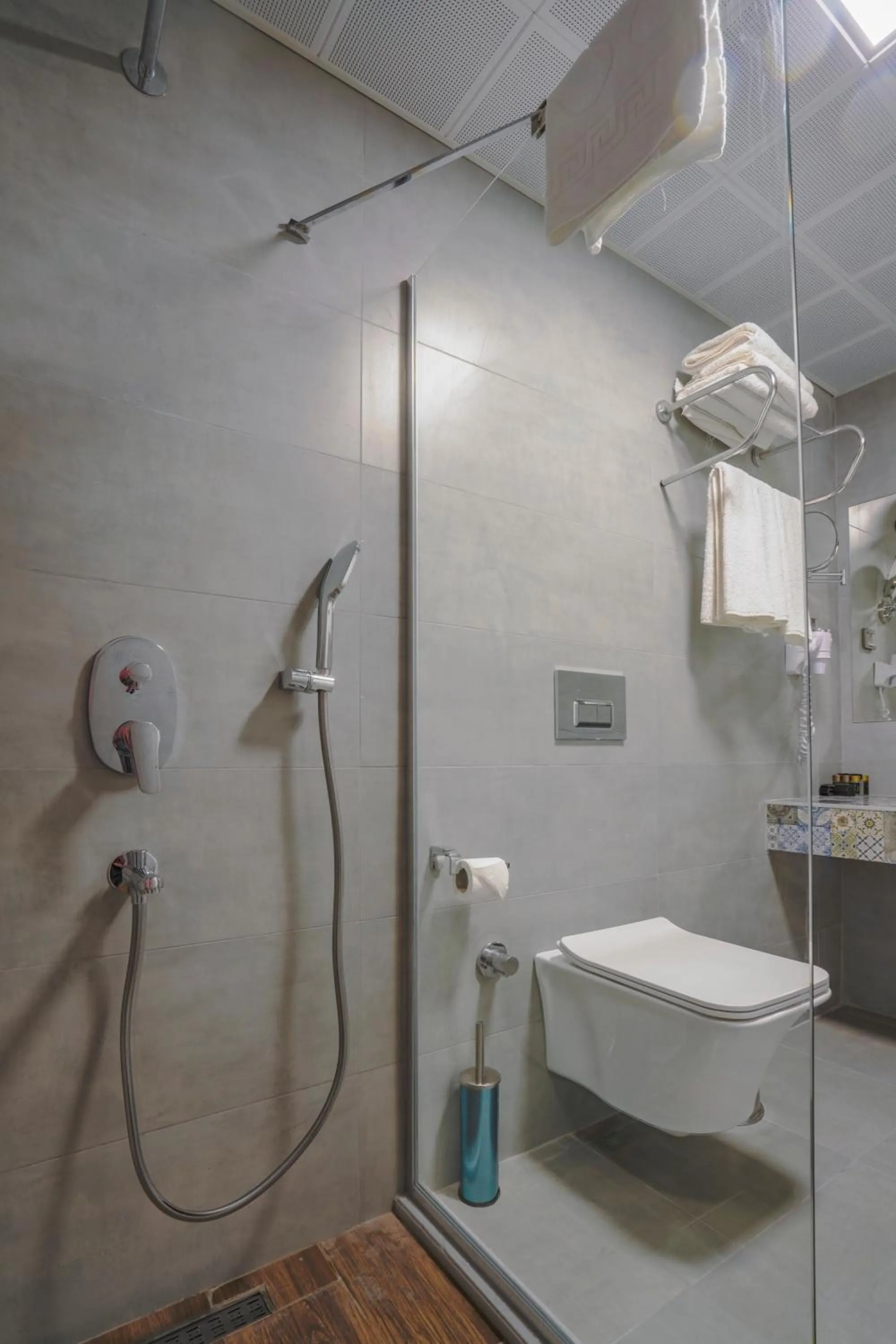 Toilet in Lara Garden Hotel