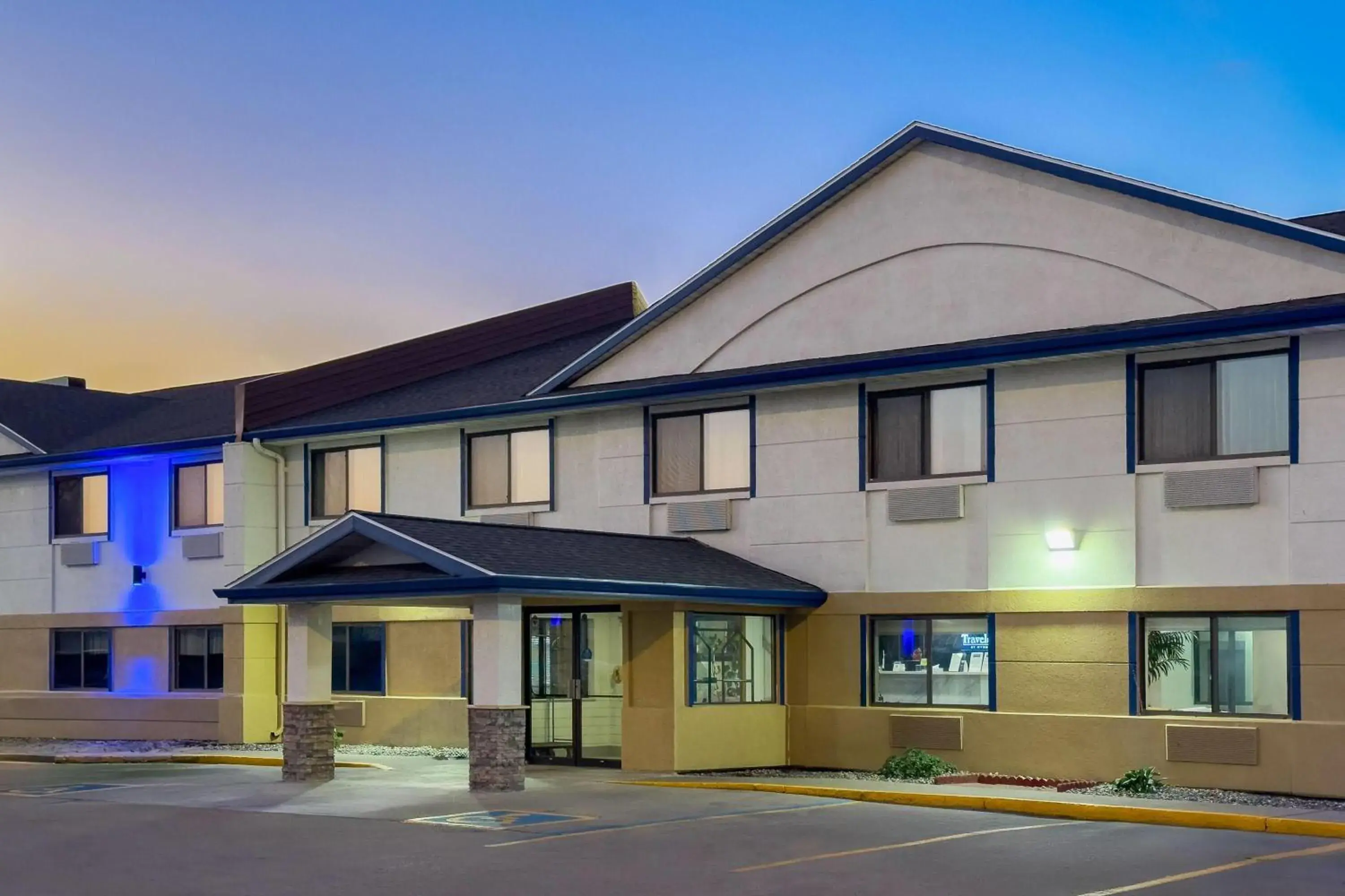 Property building in Travelodge by Wyndham Fargo Property building in Travelodge by Wyndham Fargo