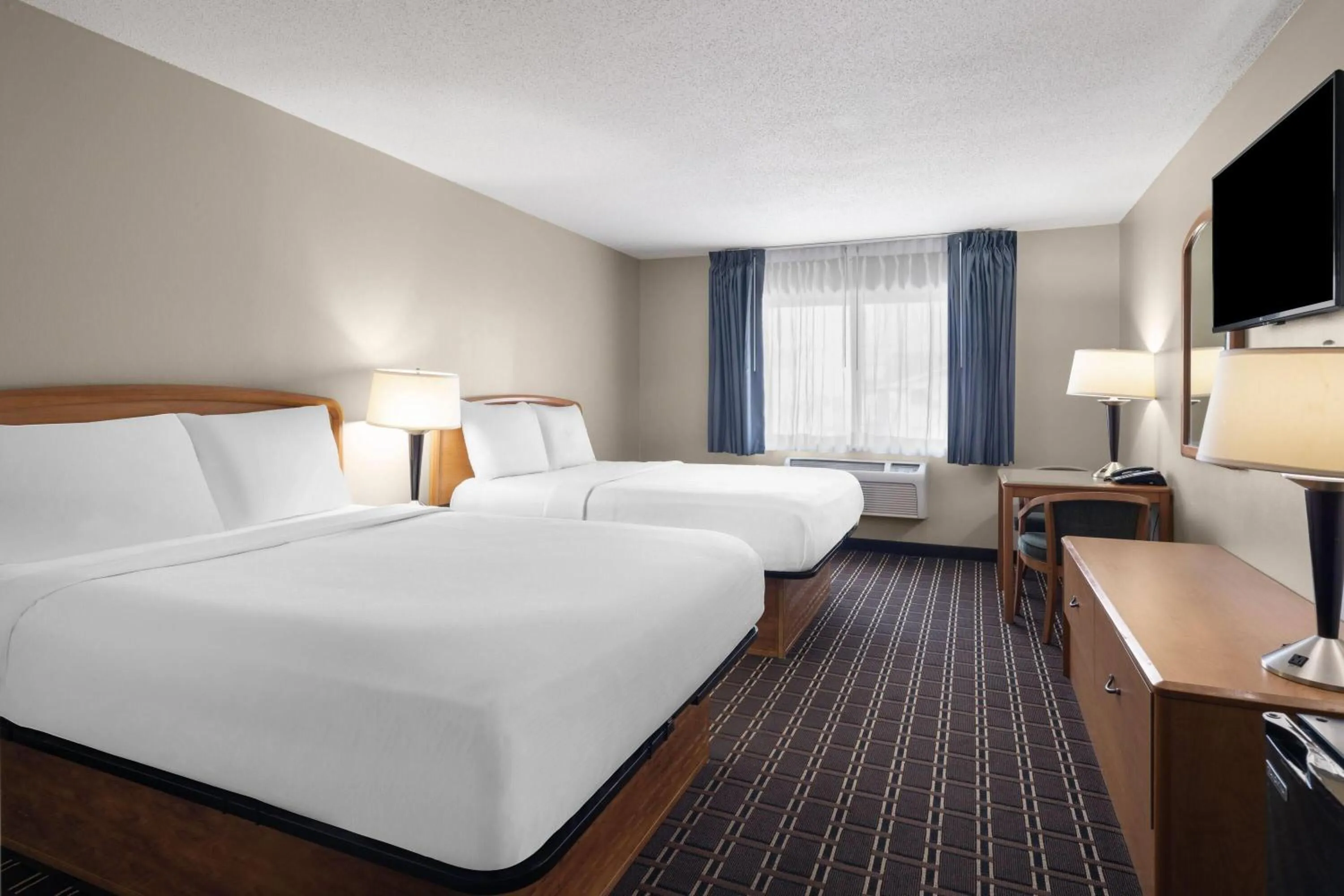 Photo of the whole room, Bed in Travelodge by Wyndham Fargo