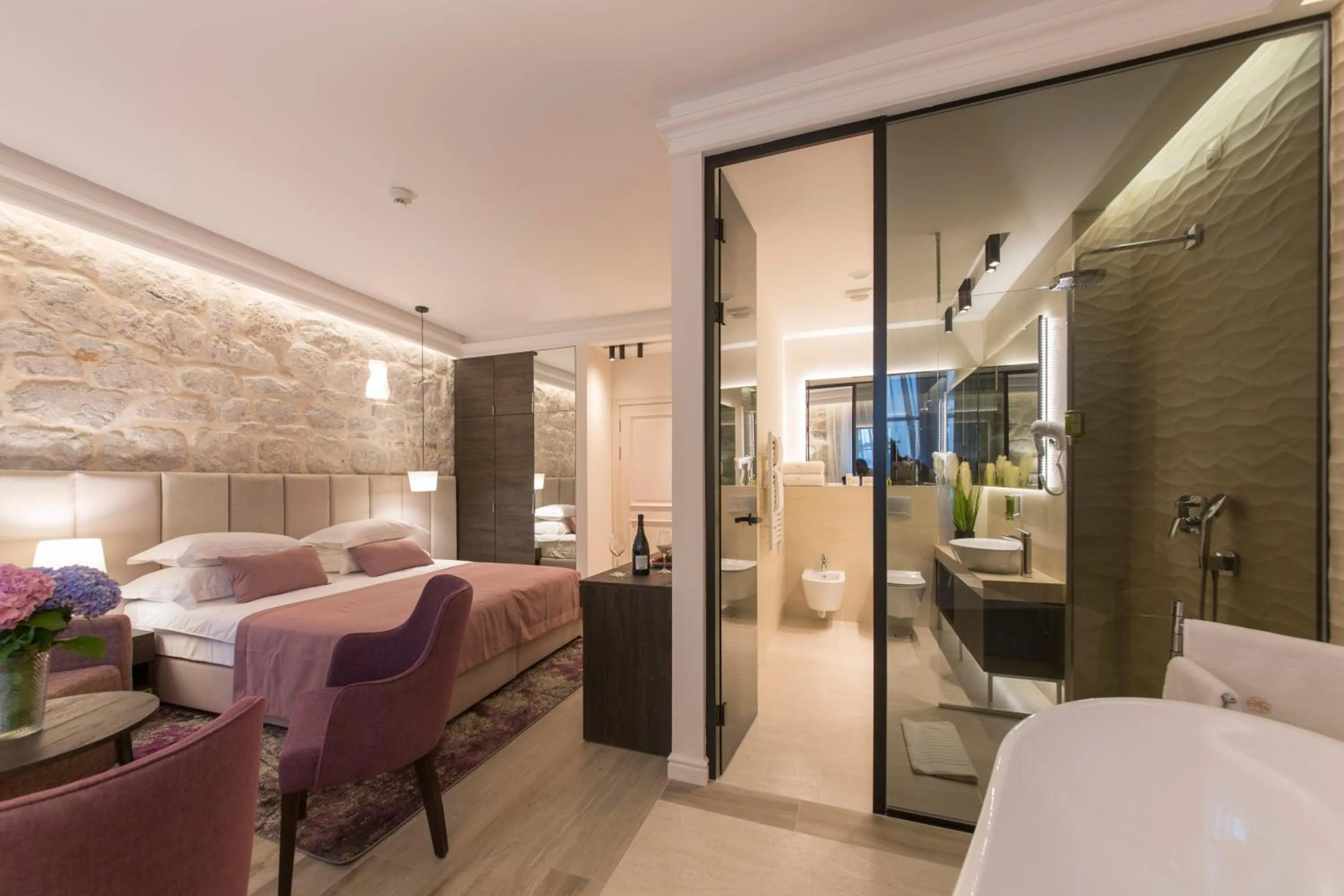 Photo of the whole room, Bed in Heritage Hotel Leon Coronato