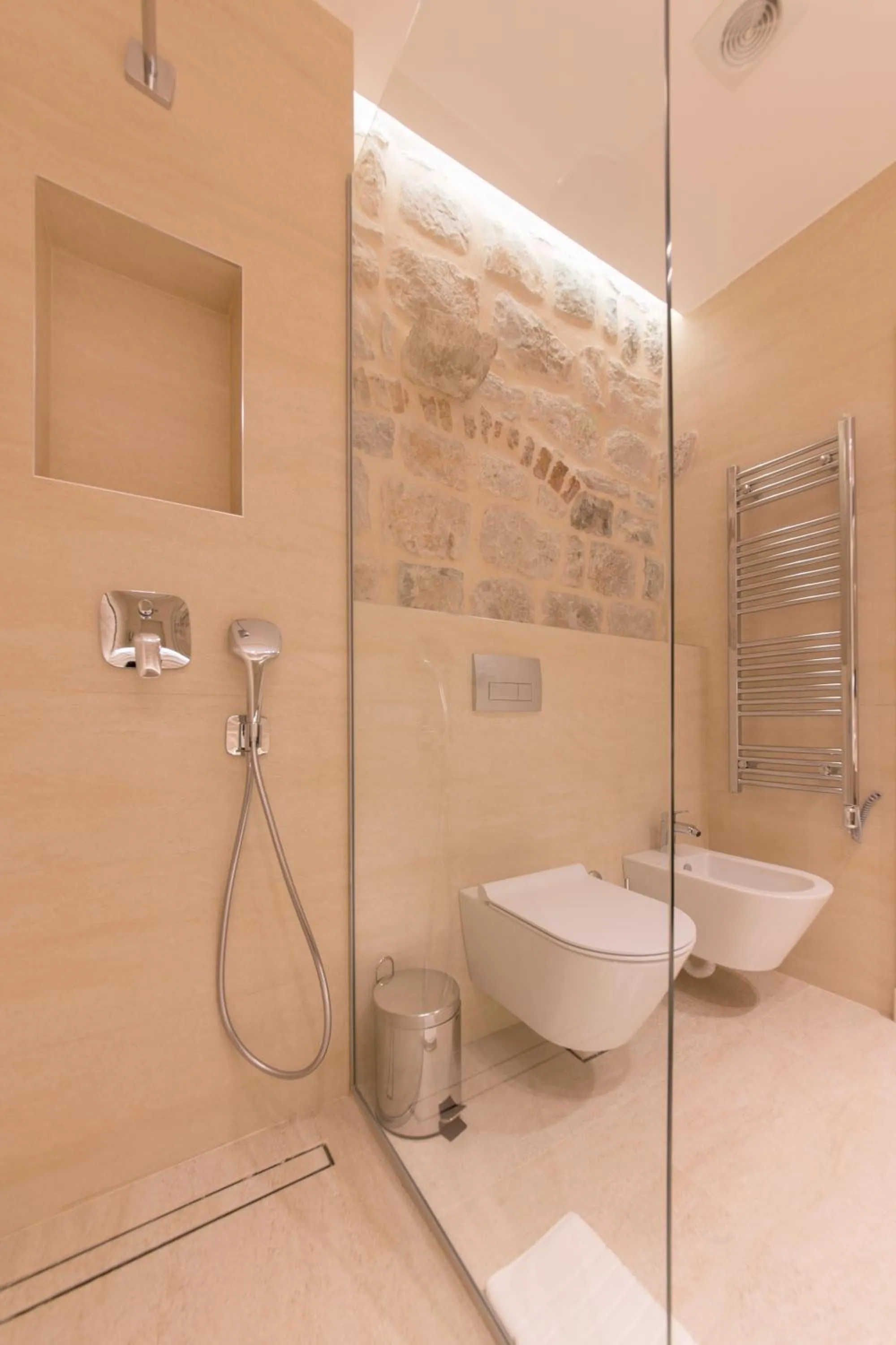 Shower in Heritage Hotel Leon Coronato