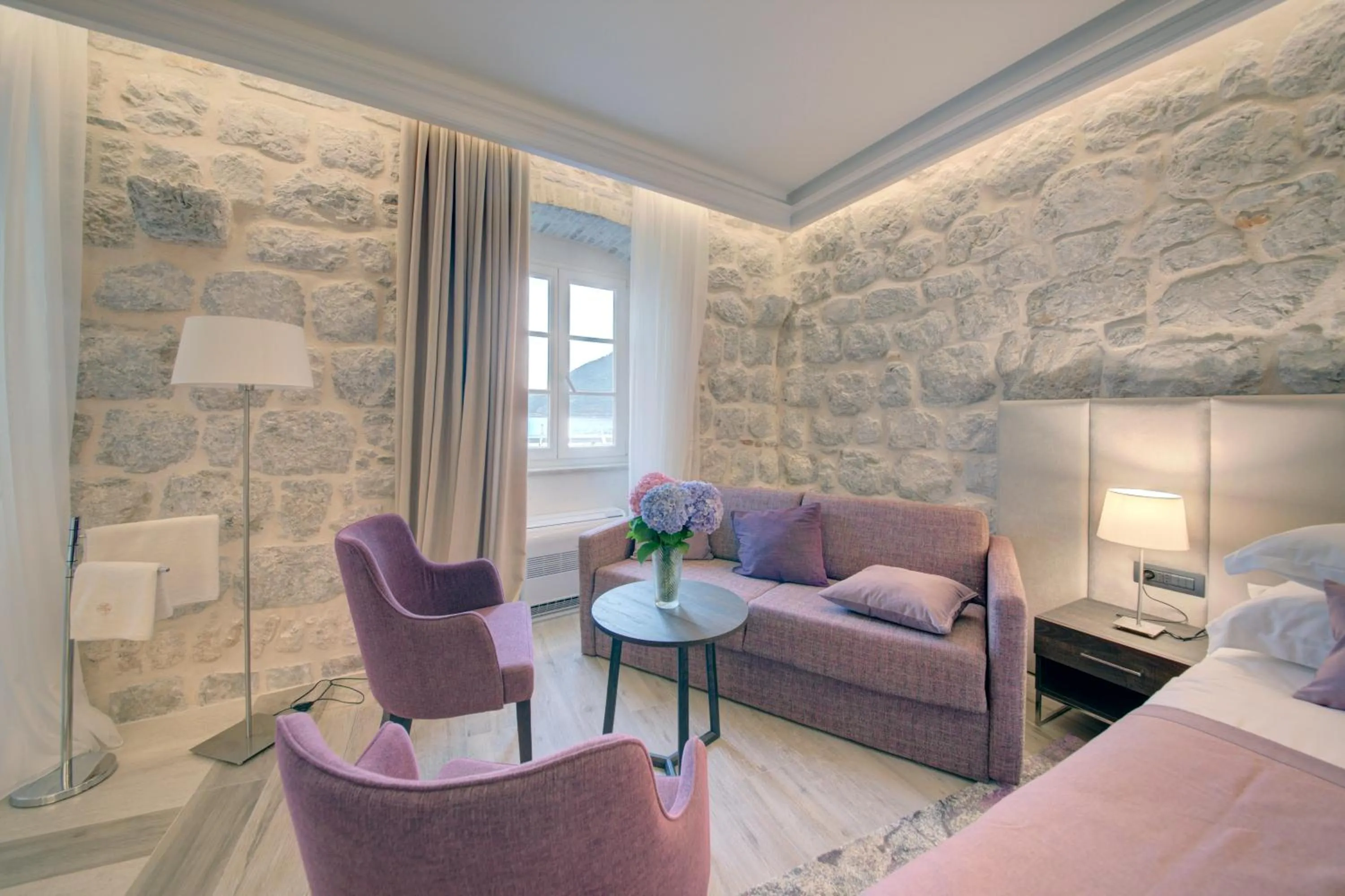 Seating area, Bed in Heritage Hotel Leon Coronato